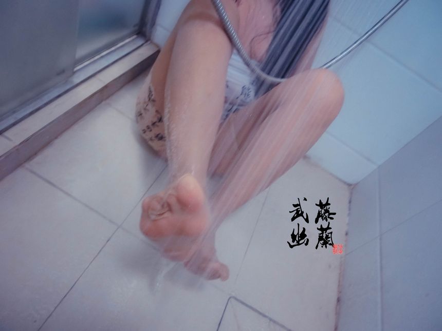 微博福利姬武藤幽兰之浴室死库水无圣光套图[63P]