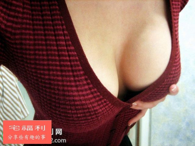 性感爆乳人妻自拍写真