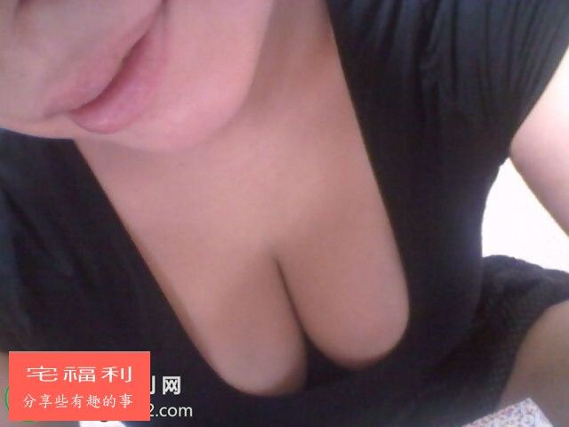 性感爆乳人妻自拍写真