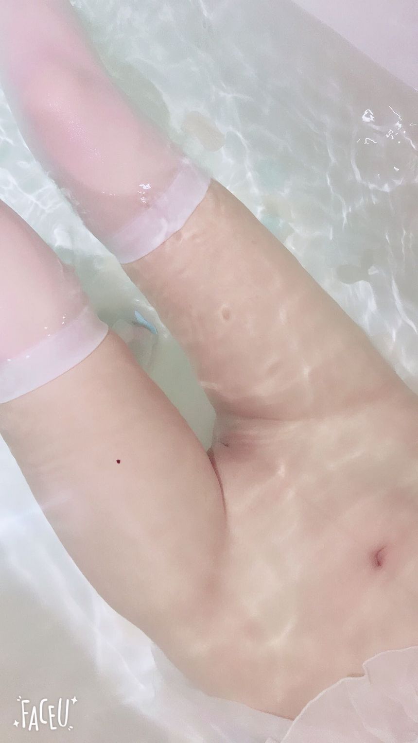 极品网络红人日奈森果浴室里的小天使[68P]