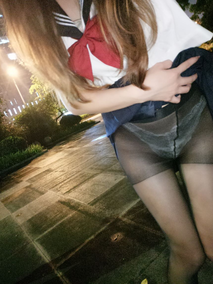 极品萝莉网红小胖丁制服黑丝无圣光套图[35P]