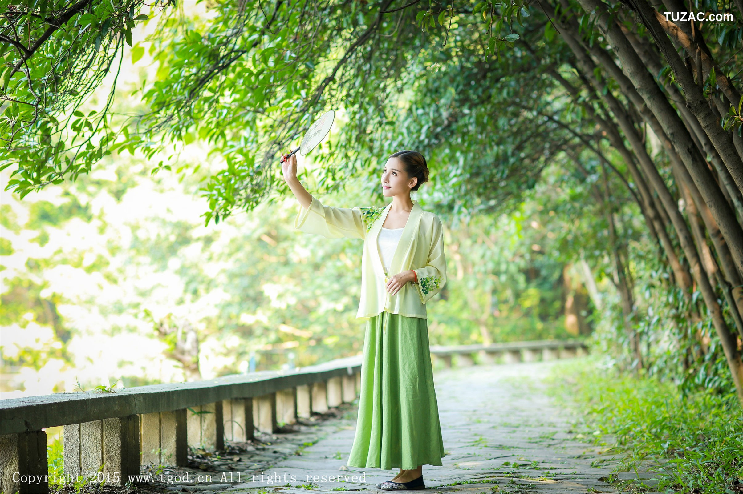 TGOD推女神-2015.09.22-艾希Ice-《女神身着清新汉服-从湖畔缓缓走来》