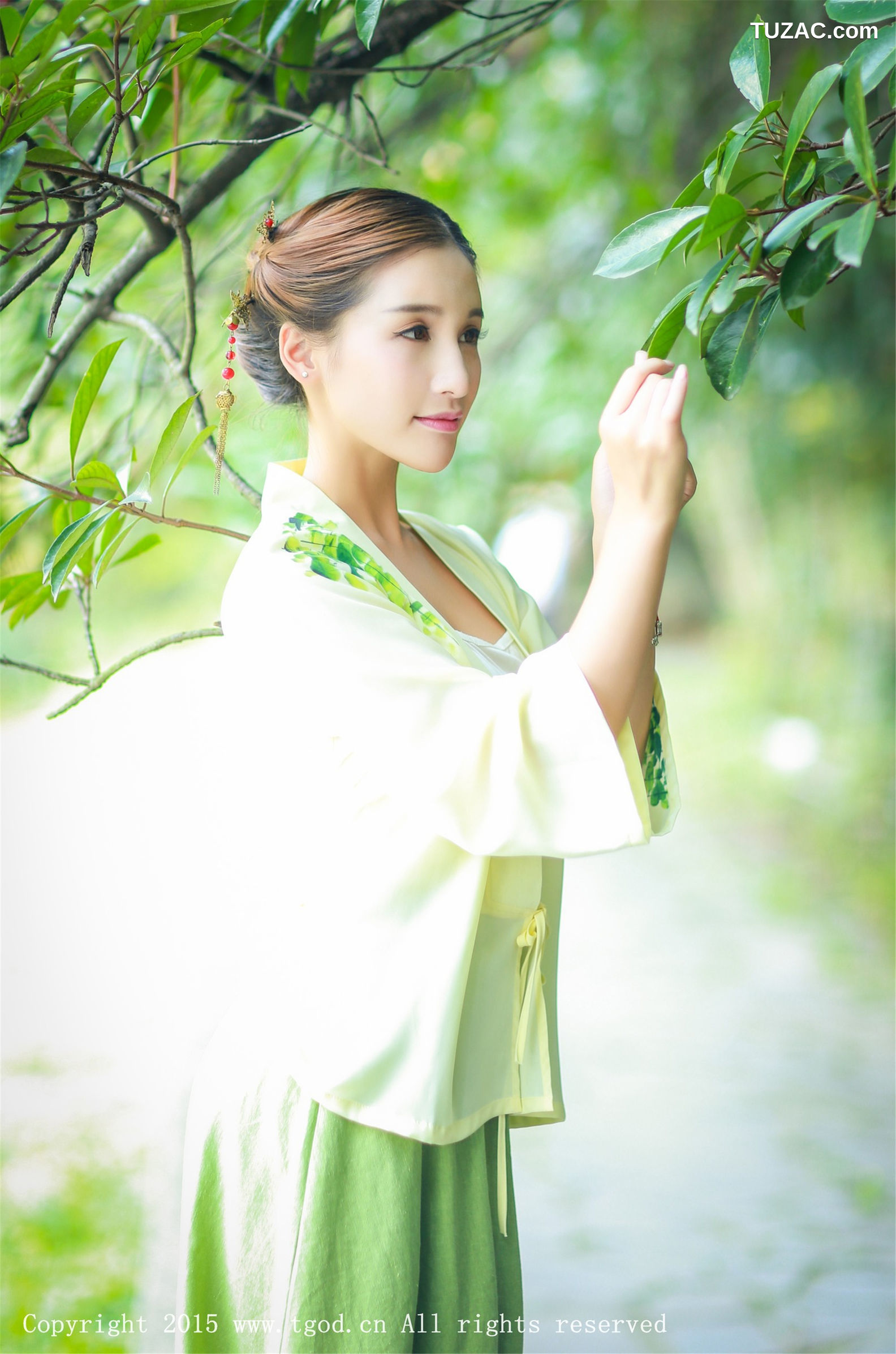 TGOD推女神-2015.09.22-艾希Ice-《女神身着清新汉服-从湖畔缓缓走来》