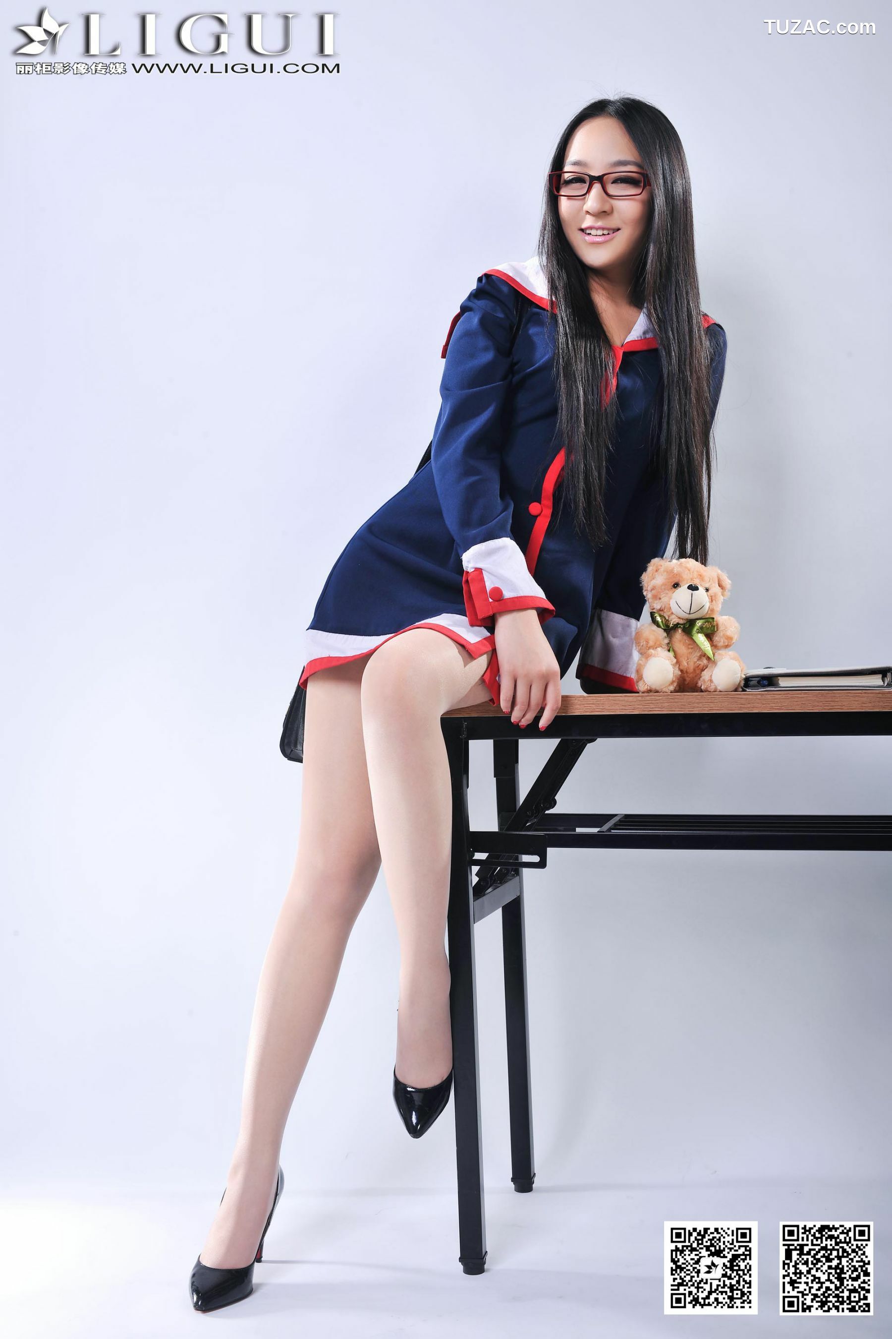 丽柜_ Model Amily《小眼镜学妹丝足》上下全集 美腿玉足写真图片[91P]