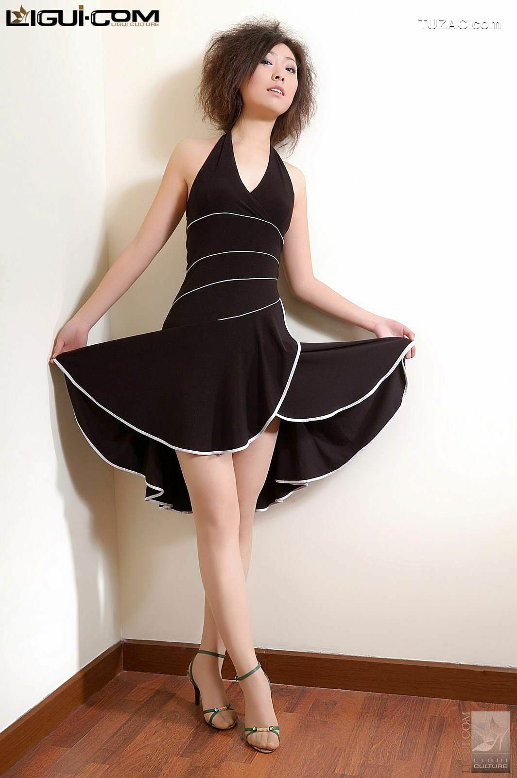 丽柜_ Model 冯璐《展开长裙的翅膀》丝足写真图片[22P]