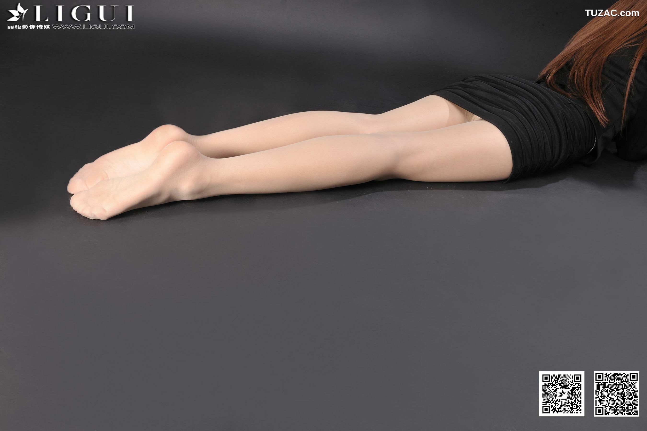 丽柜_ Model 可馨《职场丽人肉丝袜美足》美腿玉足写真图片[37P]