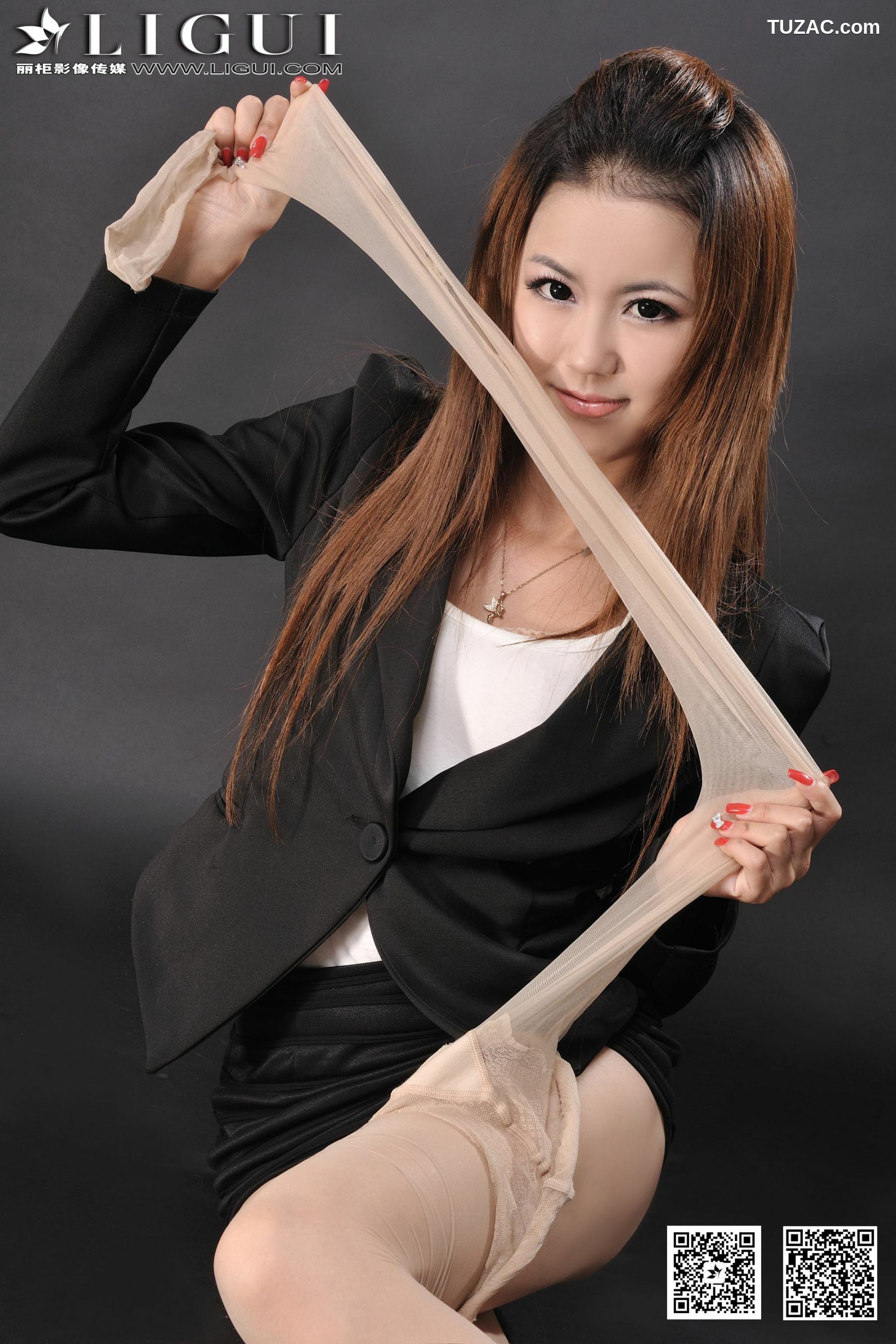 丽柜_ Model 可馨《职场丽人肉丝袜美足》美腿玉足写真图片[37P]
