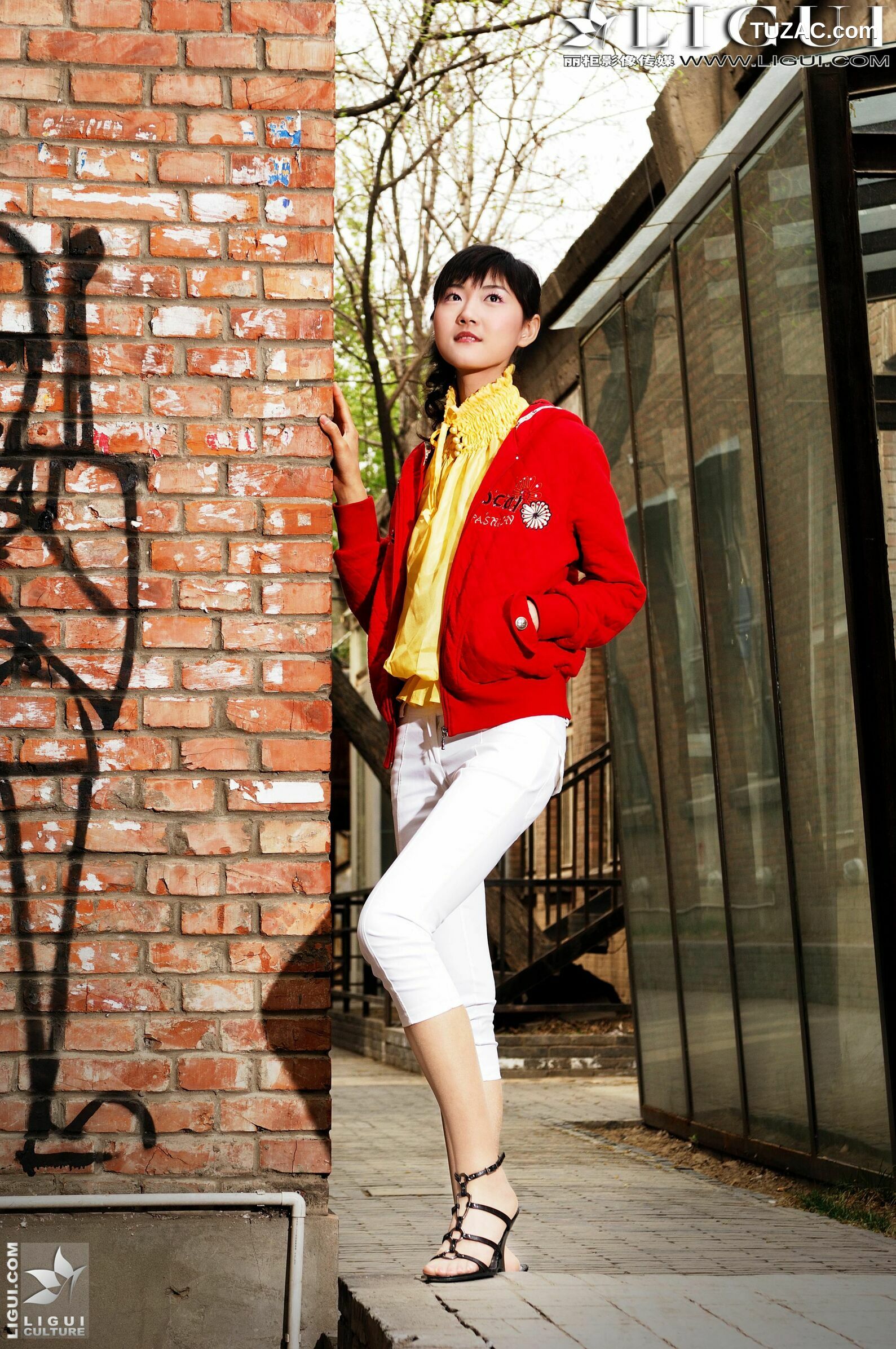 丽柜_ Model 婷婷《街拍高跟系列》美腿丝足写真图片[48P]