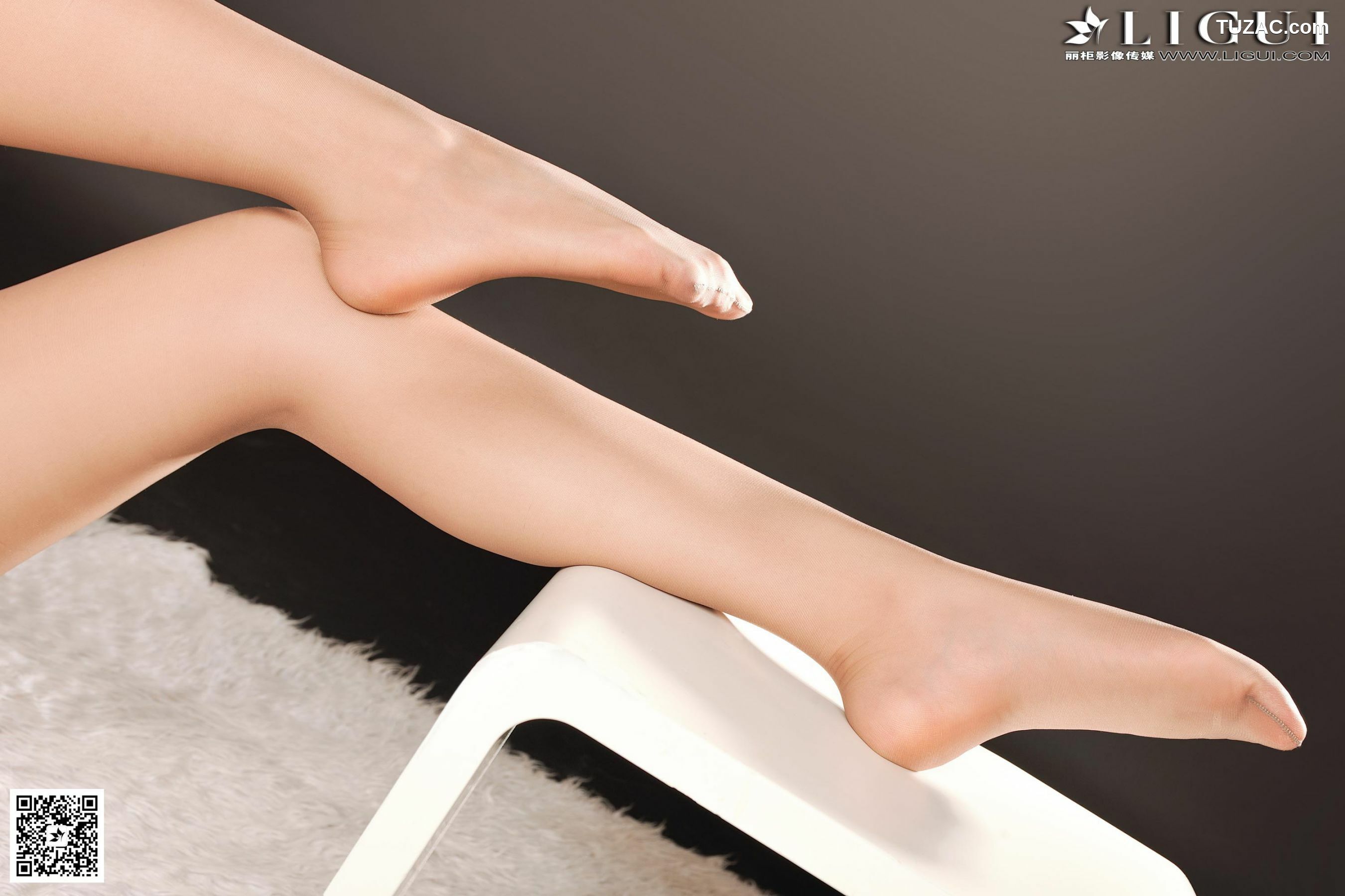 丽柜_ Model 安然《蓝色职业装套裙丝足》美腿玉足写真图片[47P]
