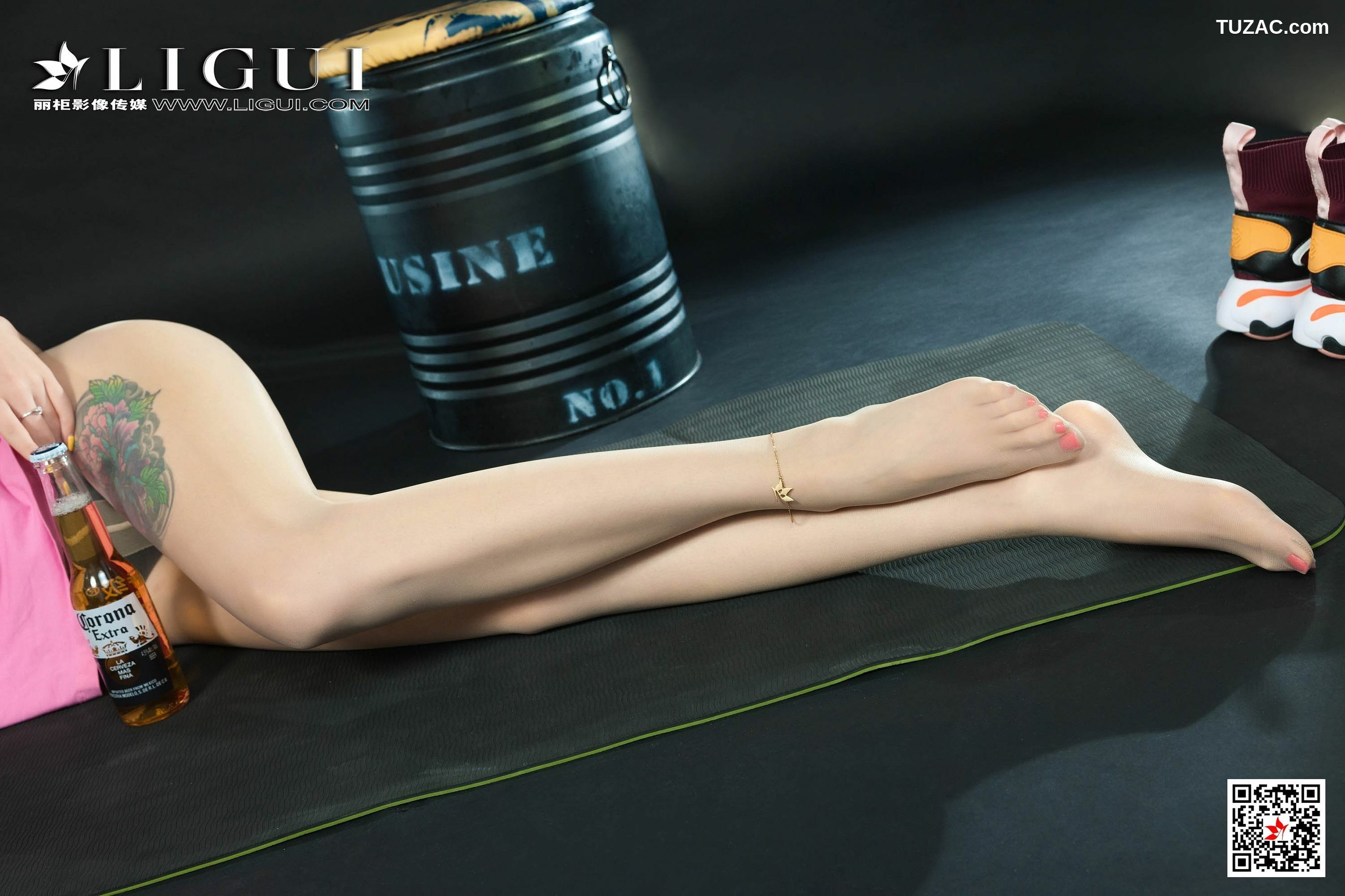 丽柜_ Model 甜甜 - 滑板车女郎[67P]