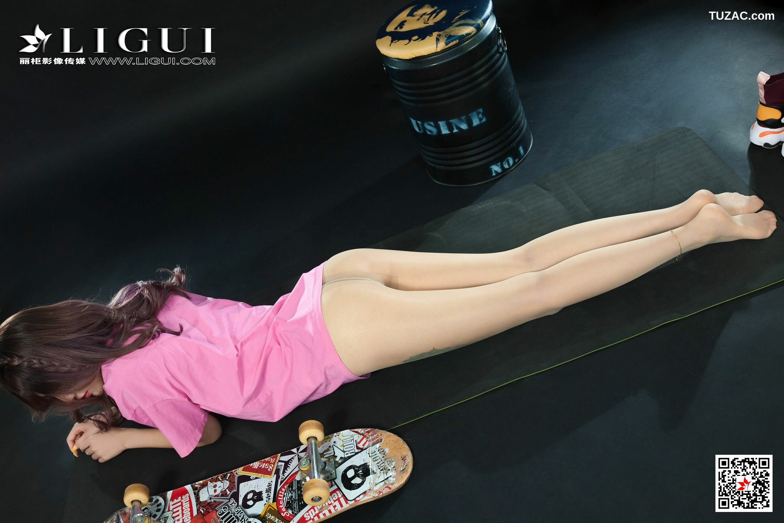 丽柜_ Model 甜甜 - 滑板车女郎[67P]
