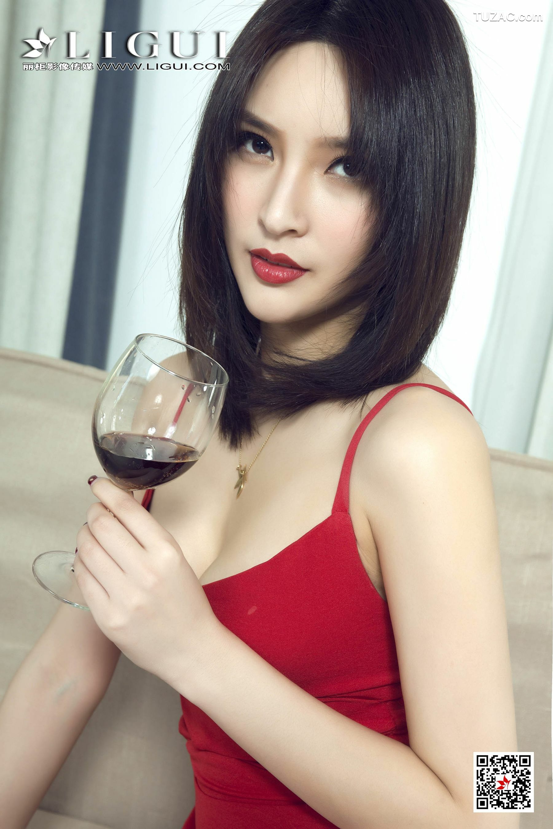 丽柜_ Model 雪糕 《吊带黑丝女郎》 写真集[57P]