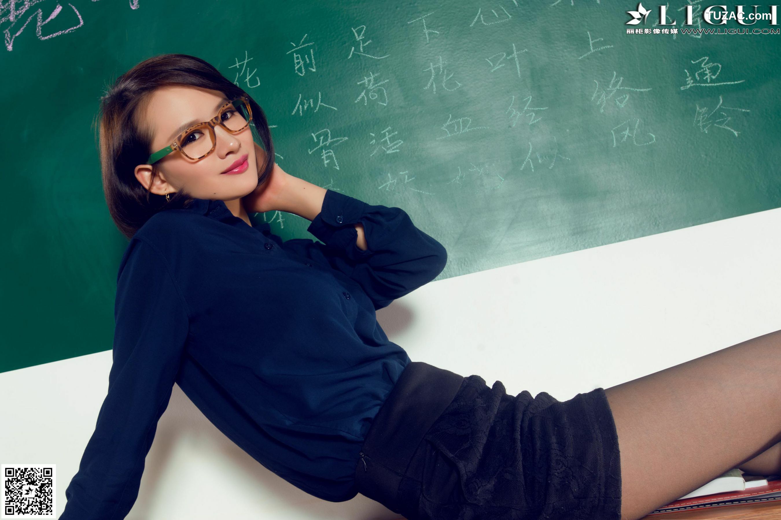 丽柜_Model AMY《灰丝美女老师》 美腿玉足写真图片[58P]