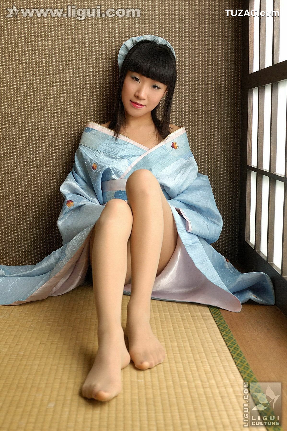 丽柜_Model 伊园《日本丝袜少女与狗熊的邂逅》 丝足写真图片[28P]