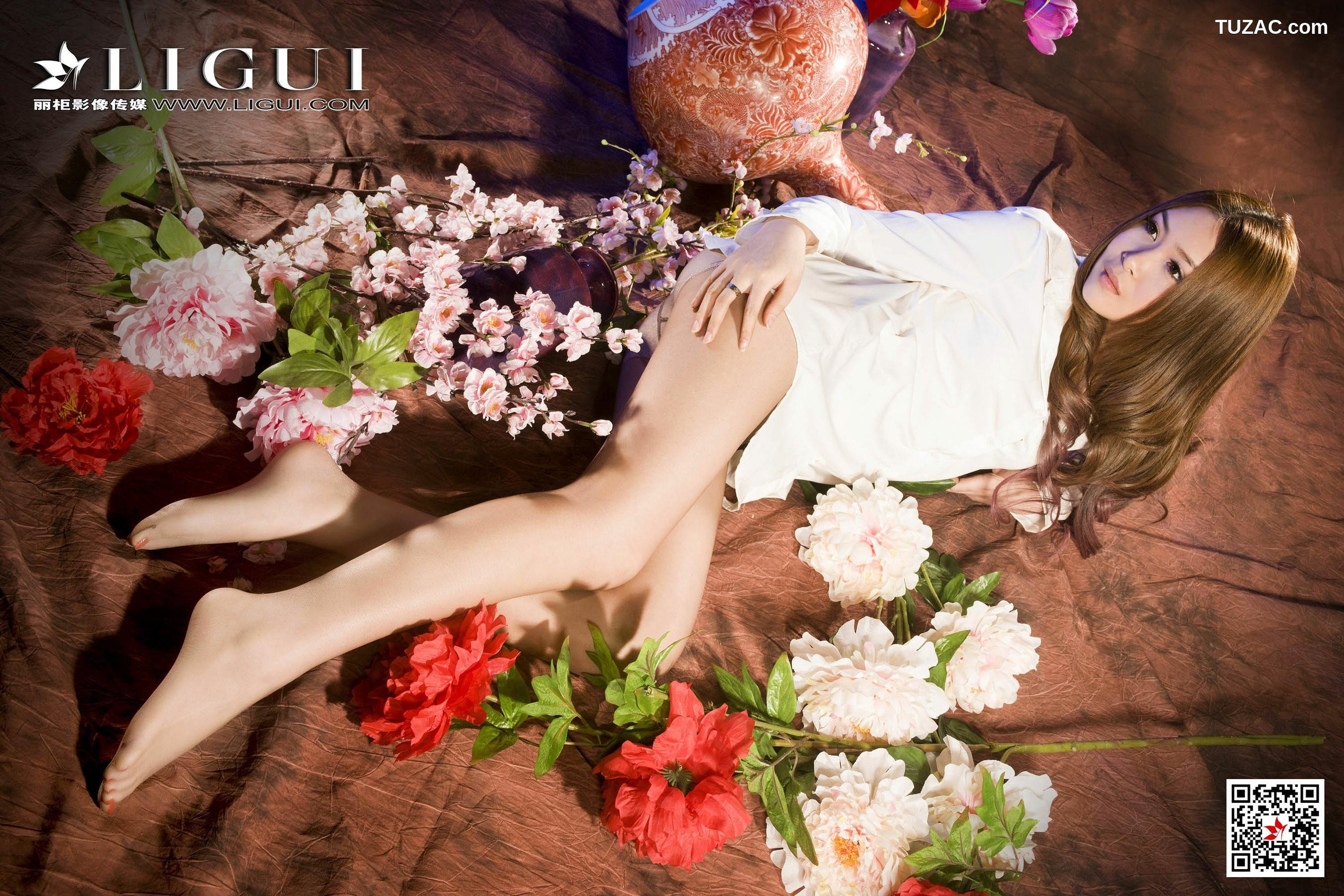 丽柜_Model 允儿《鲜花玉足》 写真集[70P]