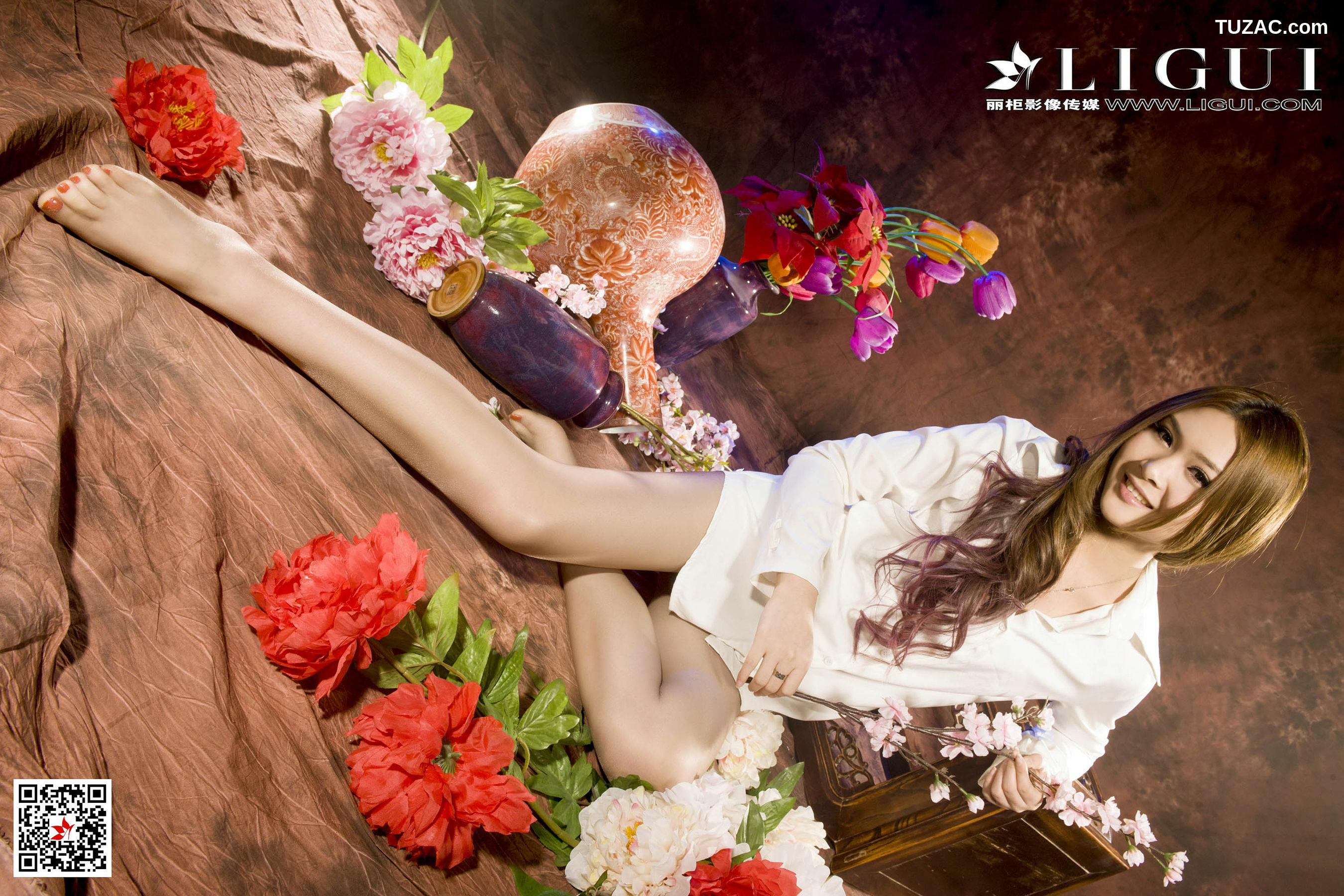 丽柜_Model 允儿《鲜花玉足》 写真集[70P]