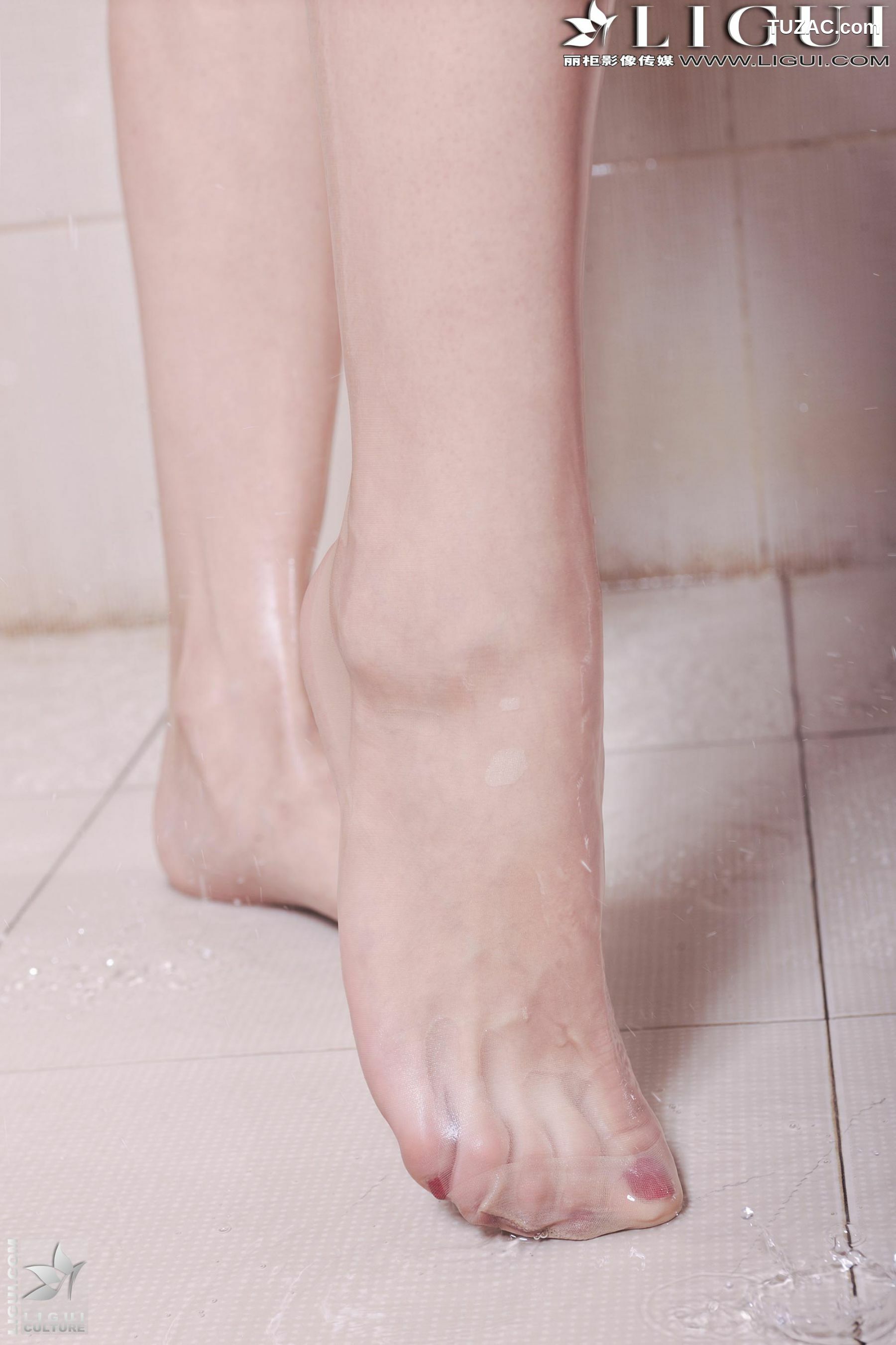 丽柜_Model 可馨《浴室湿身美足》 美腿玉足写真图片[53P]