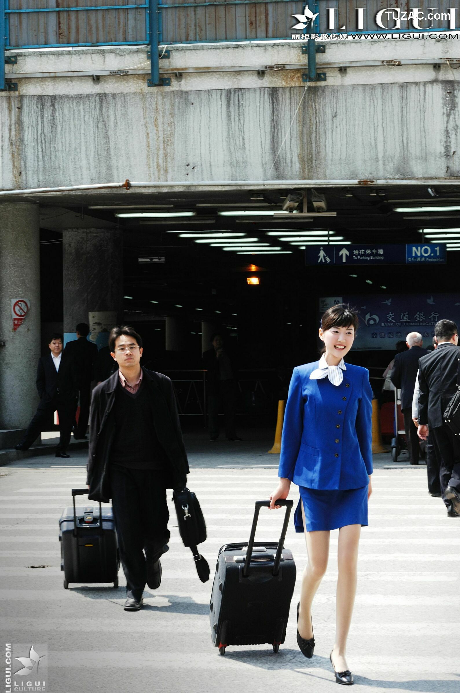 丽柜_Model 婷婷《空姐系列》 美腿丝足写真图片[43P]