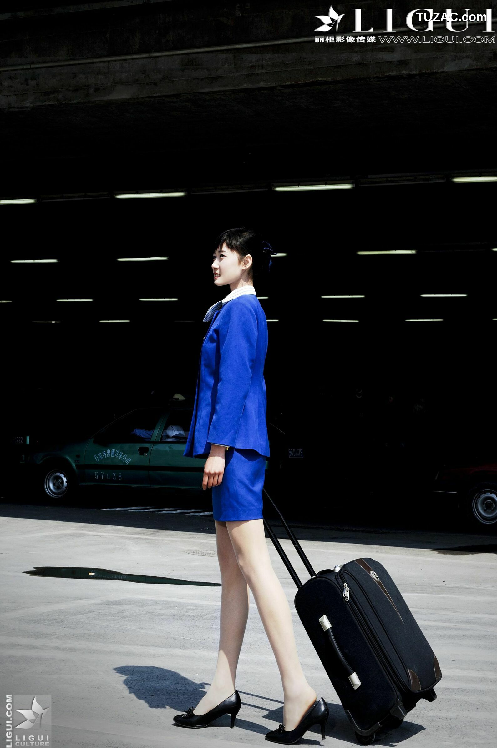 丽柜_Model 婷婷《空姐系列》 美腿丝足写真图片[43P]