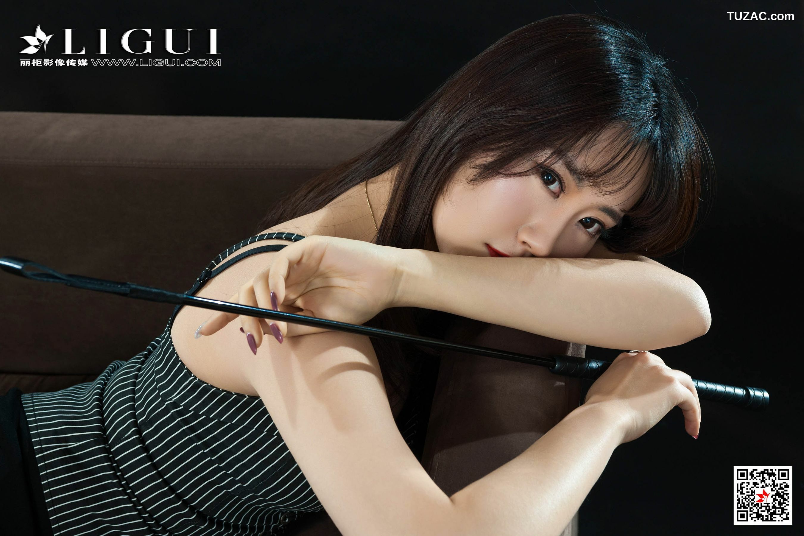 丽柜_Model 子晴《极品黑丝女秘书》 写真集[71P]