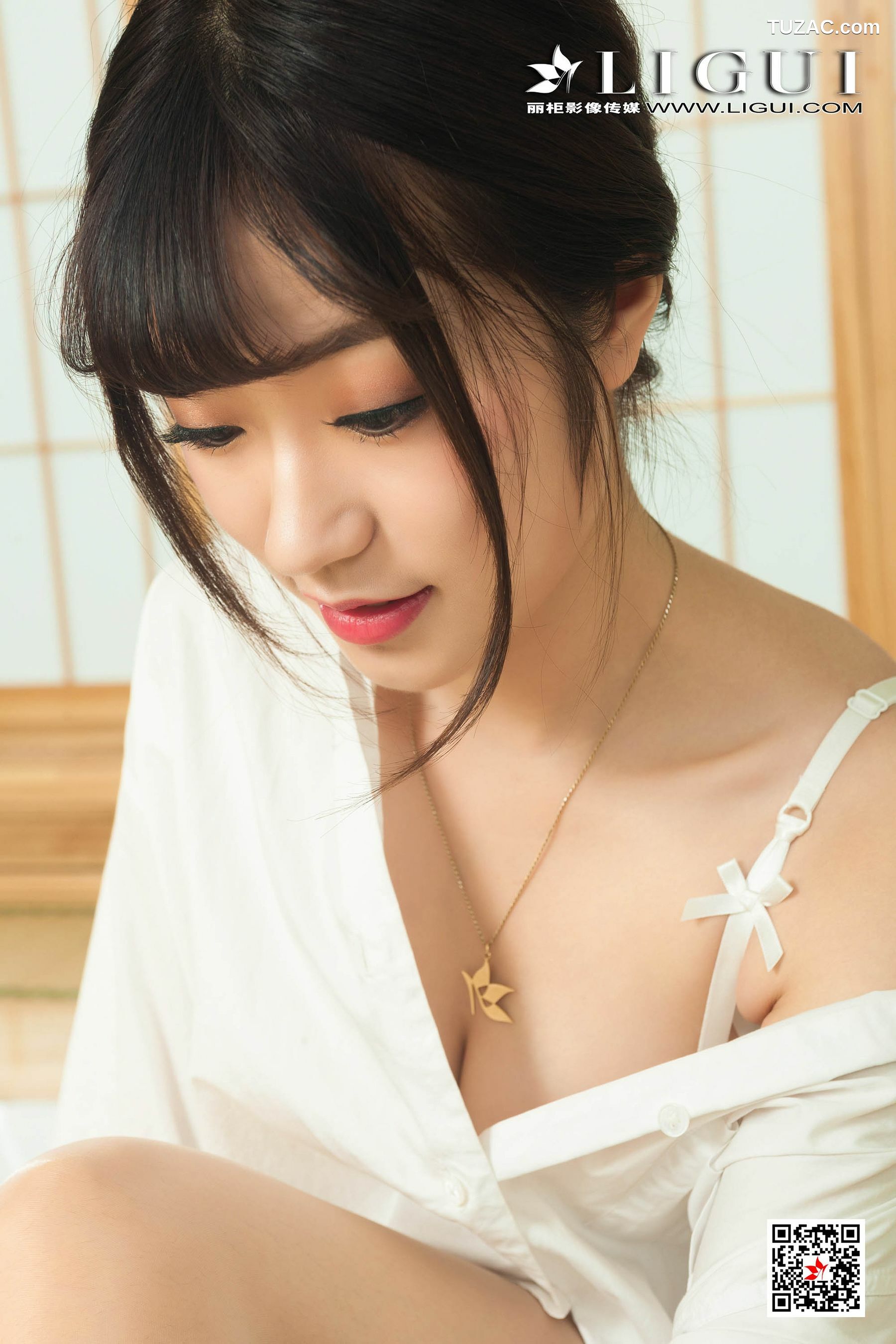 丽柜_Model 安娜《浴室白衬衫丝足》 写真集[49P]