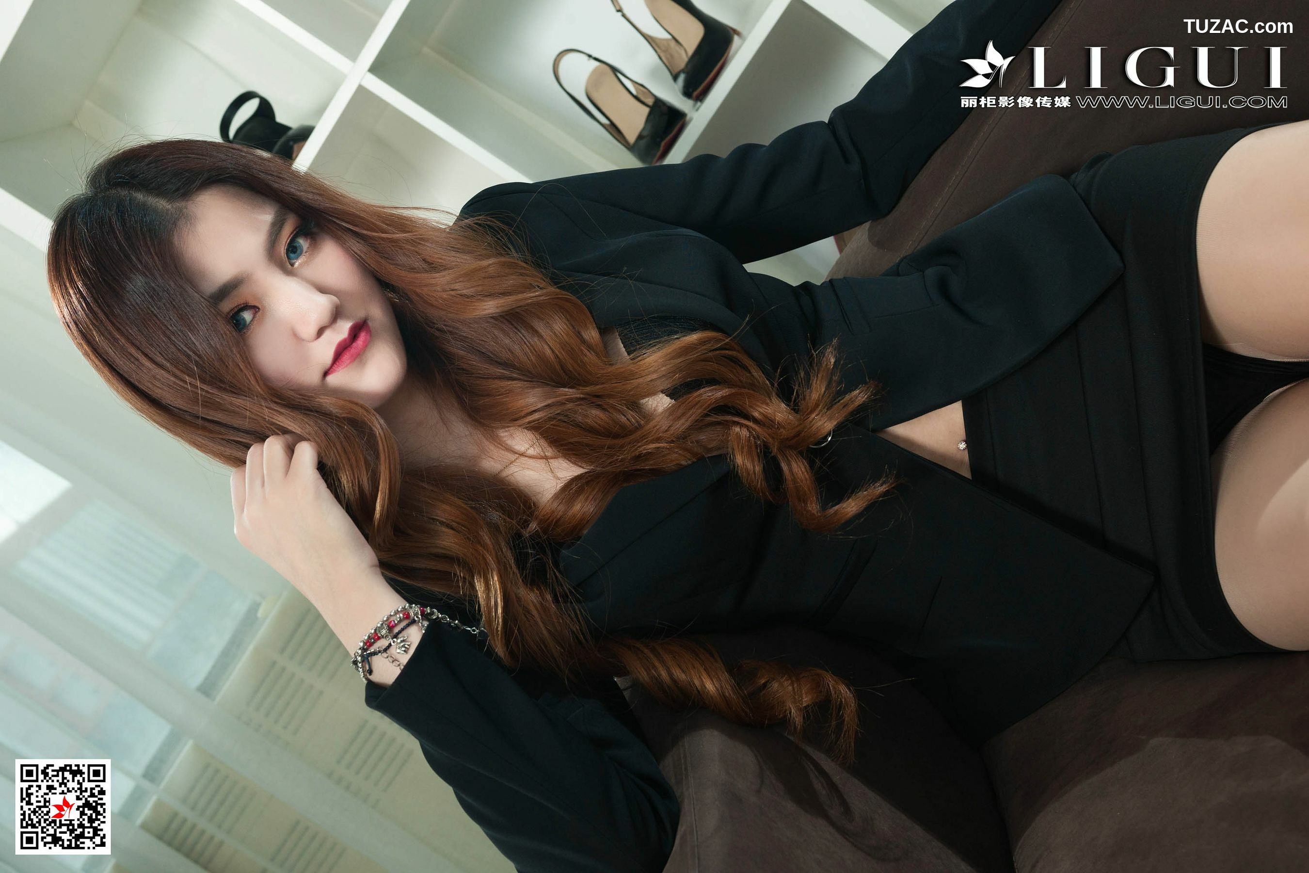 丽柜_Model 小艺《肉丝袜OL》 写真集[42P]