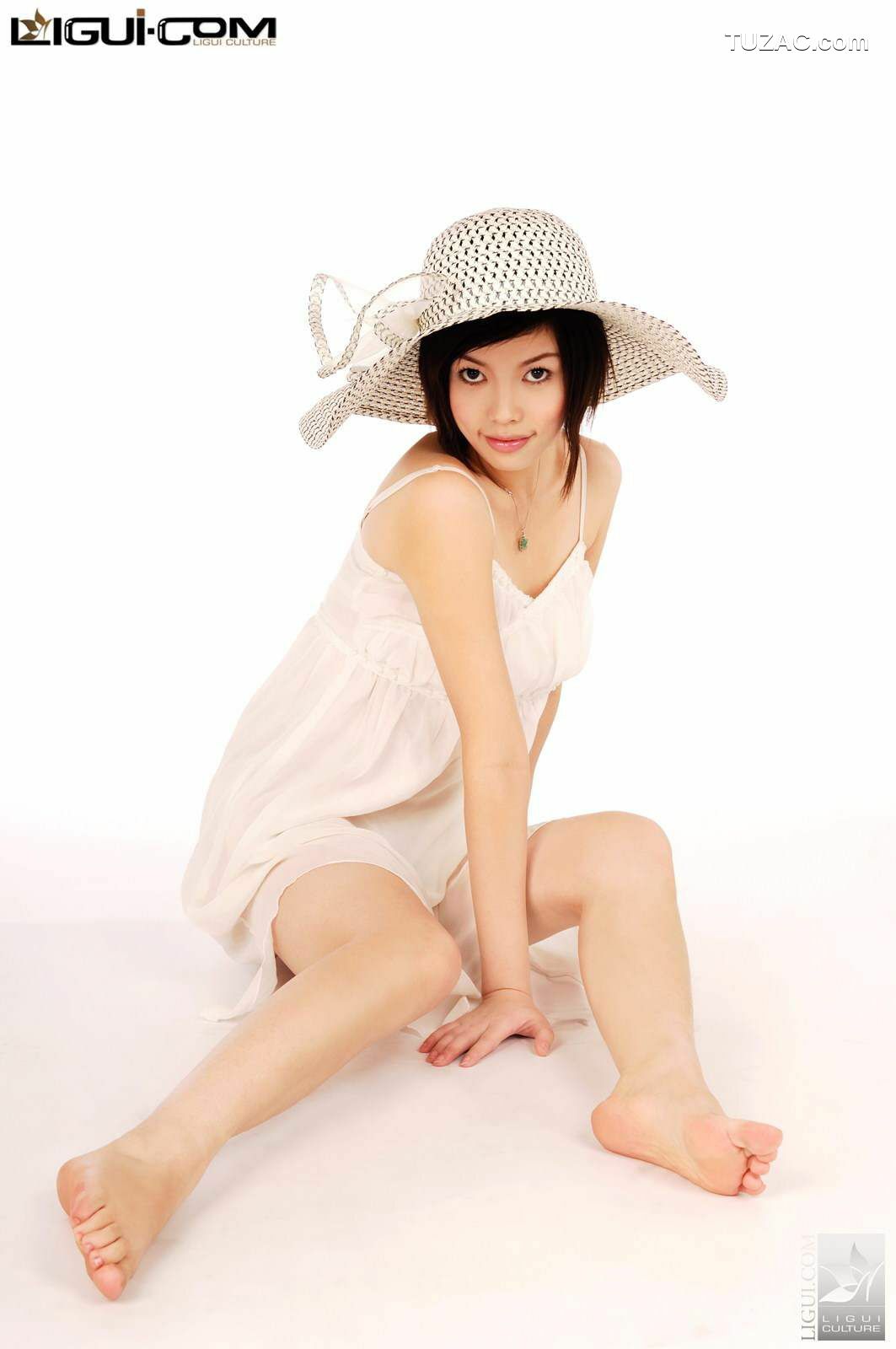 丽柜_Model 慕子《轻抚圆角草帽的微笑》 丝足写真图片[23P]