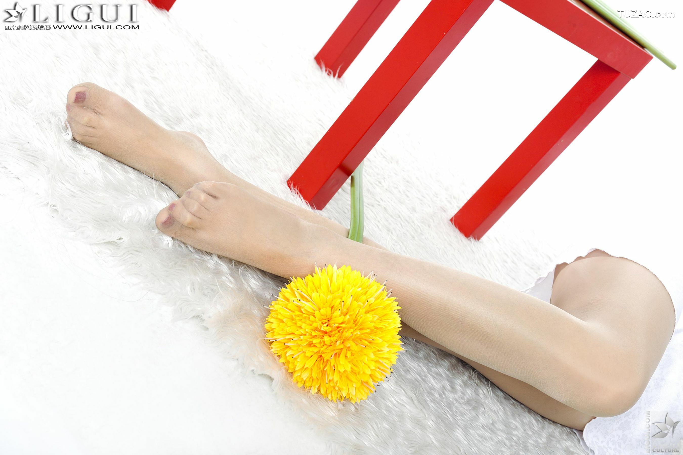 丽柜_Model 文静《唯美睡衣美足》上下全集 美腿玉足写真图片[57P]
