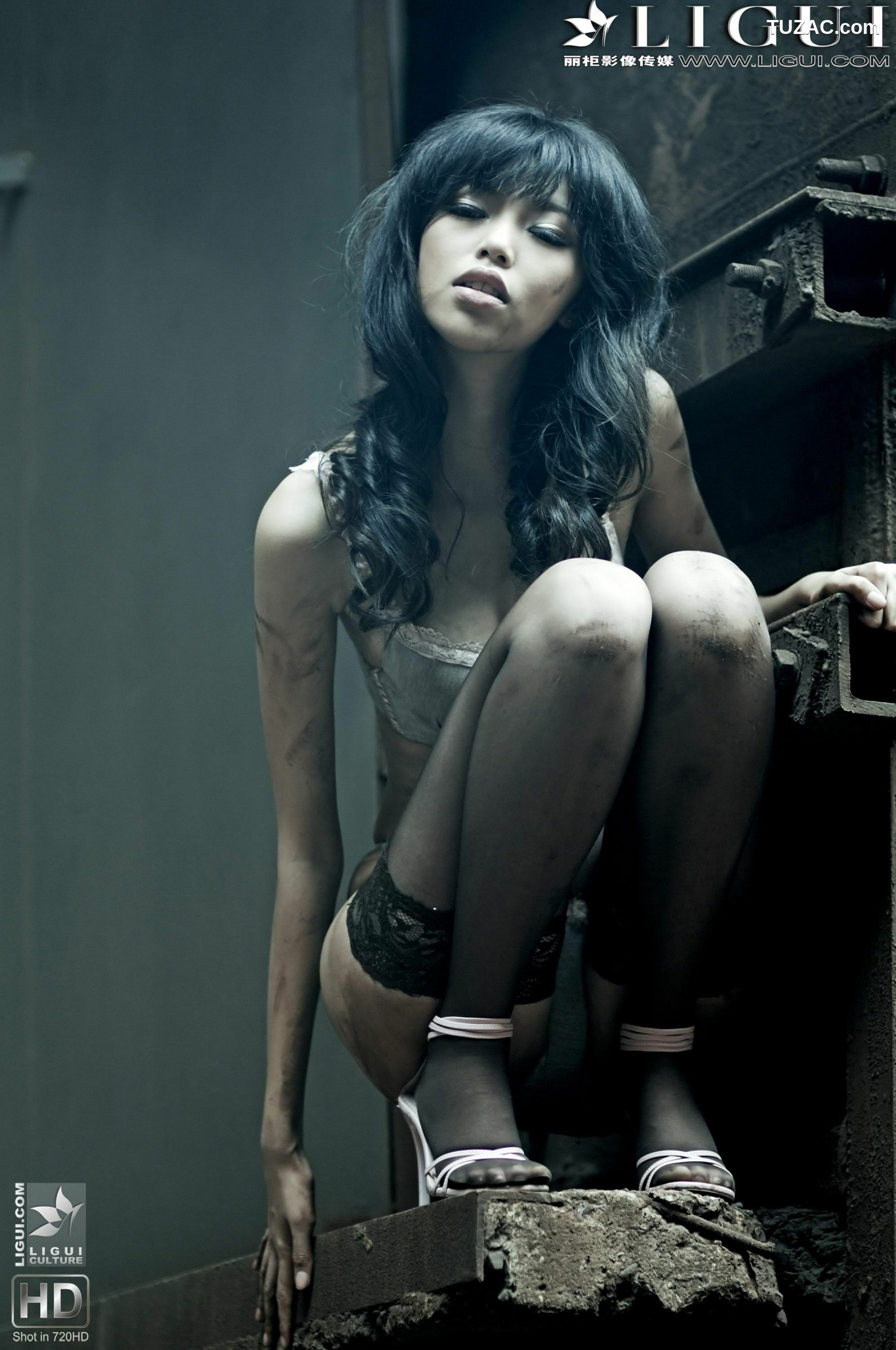 丽柜_Model 梦露《黑丝女郎外拍魅惑》上下合集 美腿玉足写真图片[61P]