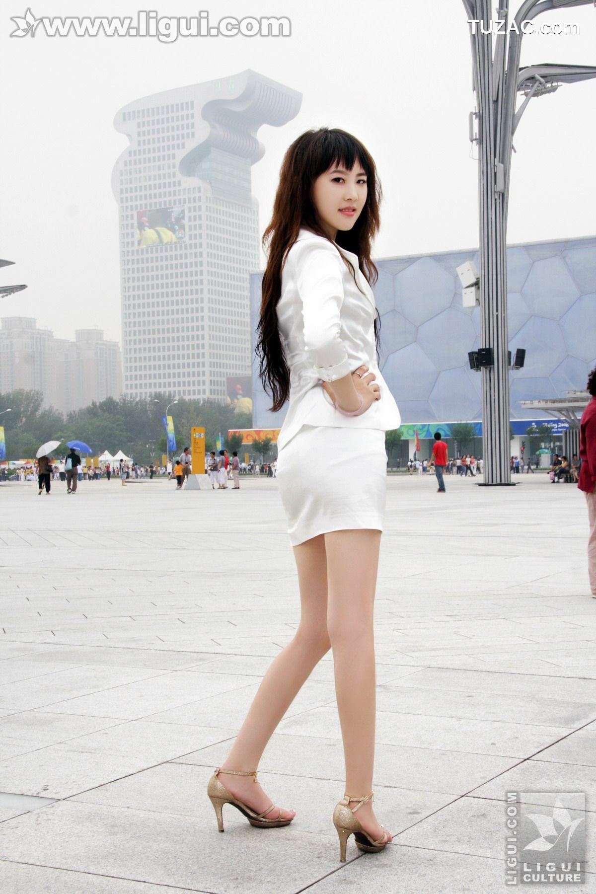 丽柜_Model 菲菲《超级美女奥运赛场展》 美腿玉足写真图片[44P]