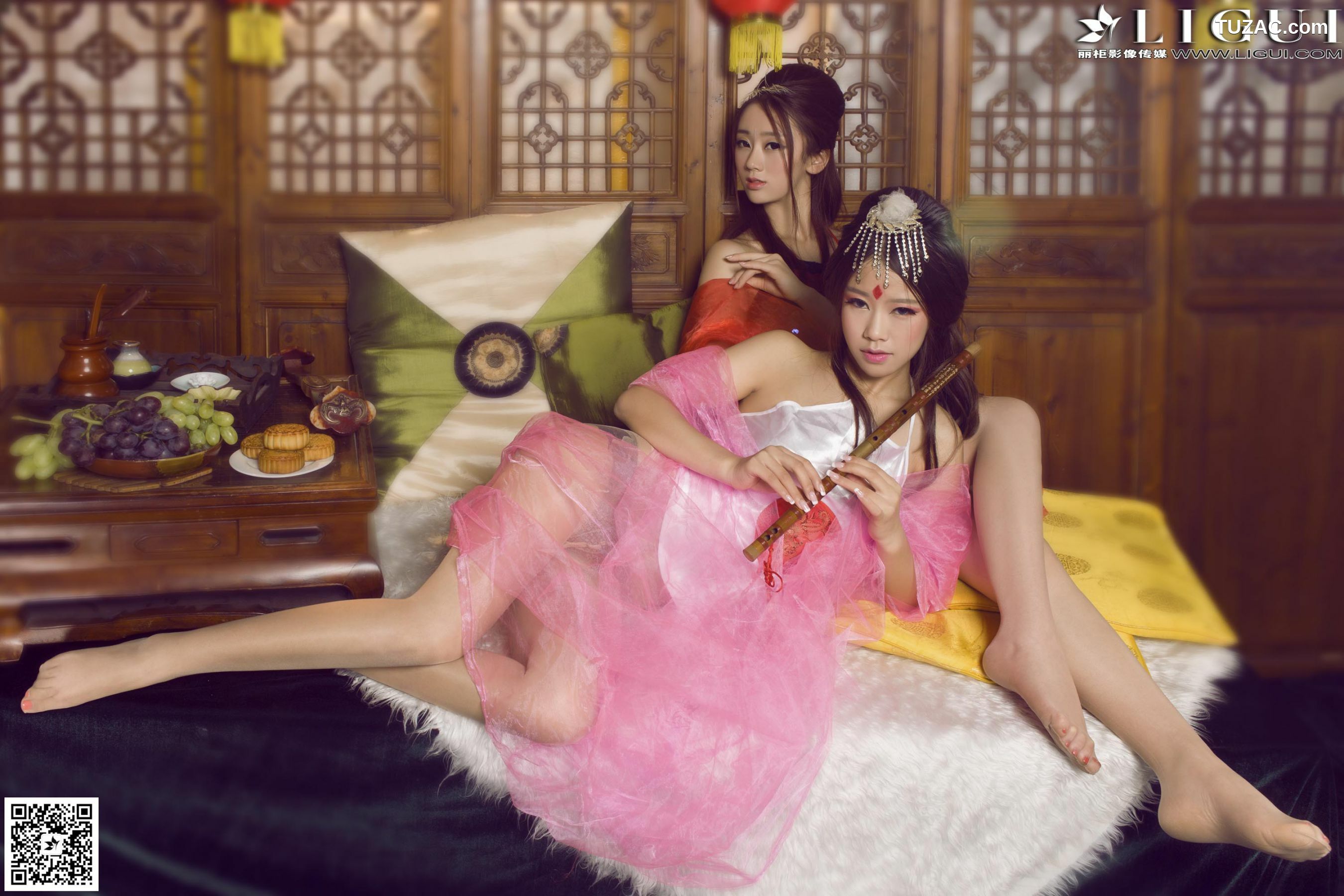 丽柜_Model 语寒、然然《薄纱肚兜古典美人》 美腿玉足写真图片[47P]