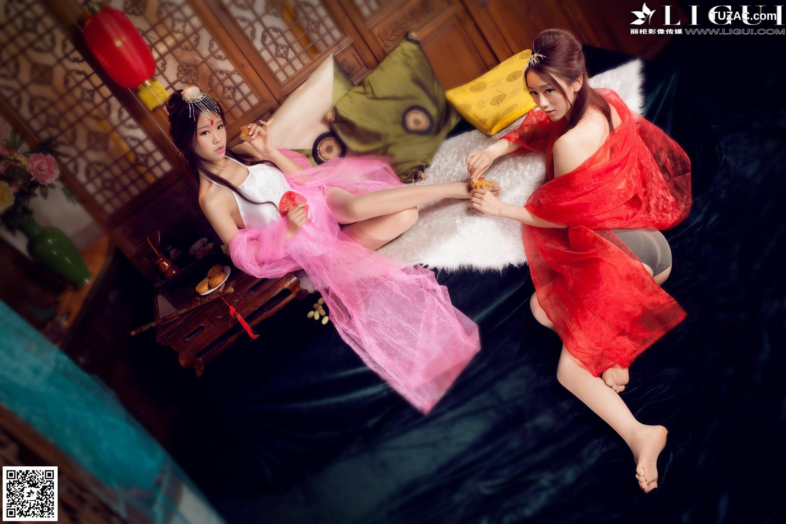 丽柜_Model 语寒、然然《薄纱肚兜古典美人》 美腿玉足写真图片[47P]