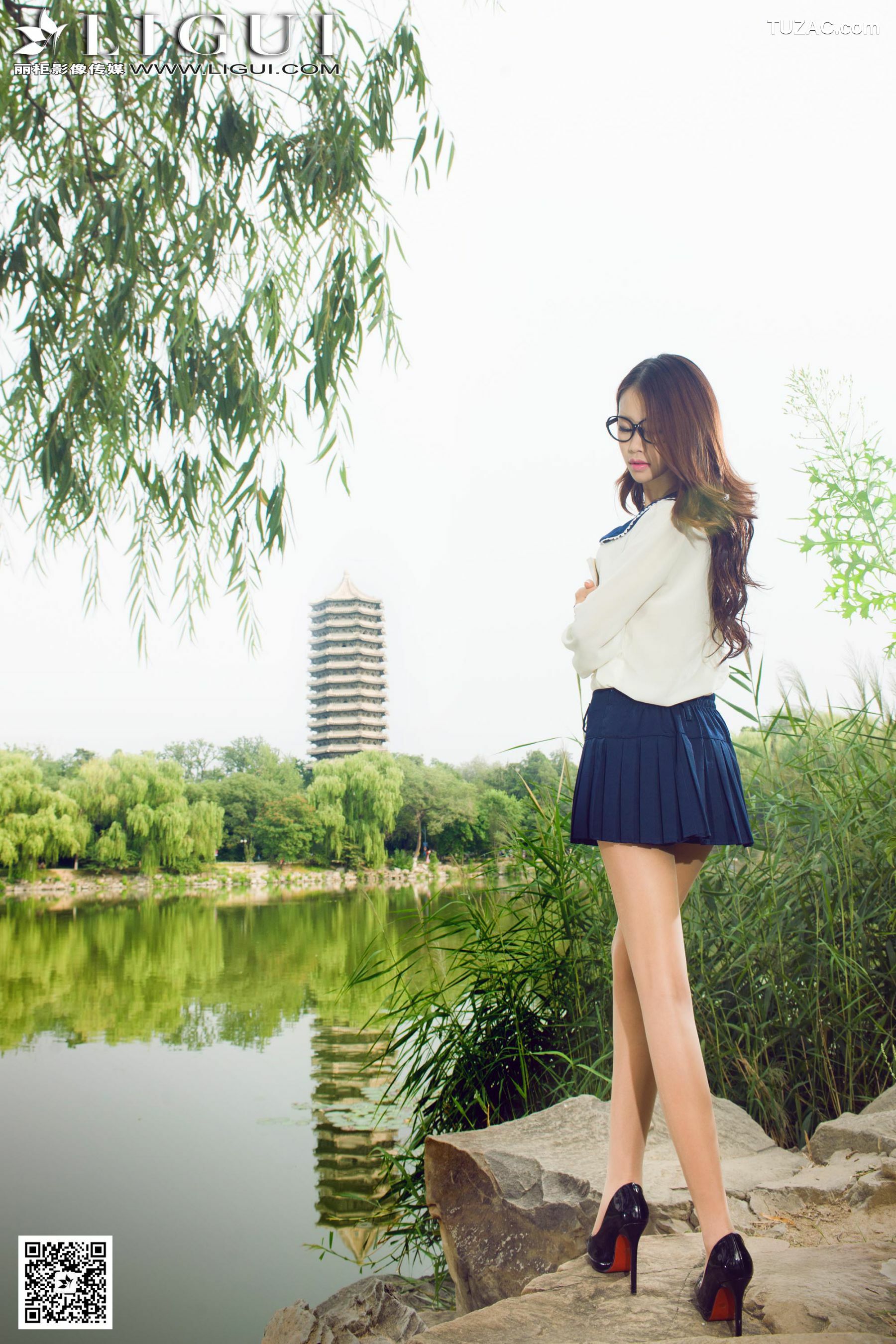 丽柜_Model 语寒《校花女神公园美拍》上下全集 美腿玉足写真图片[77P]