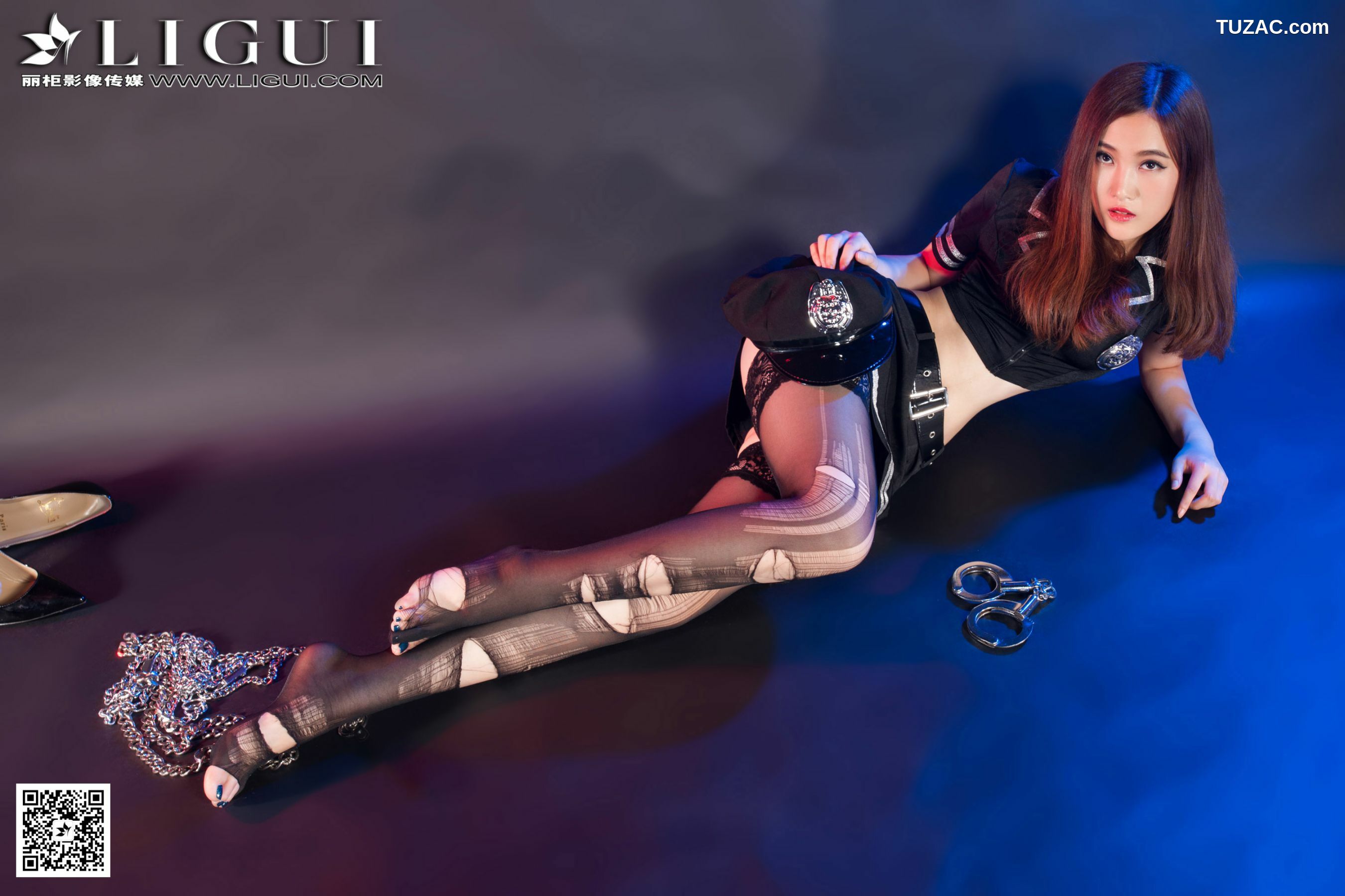 丽柜_Model 诺言《黑丝女警镣铐丝足》 美腿玉足写真图片[40P]