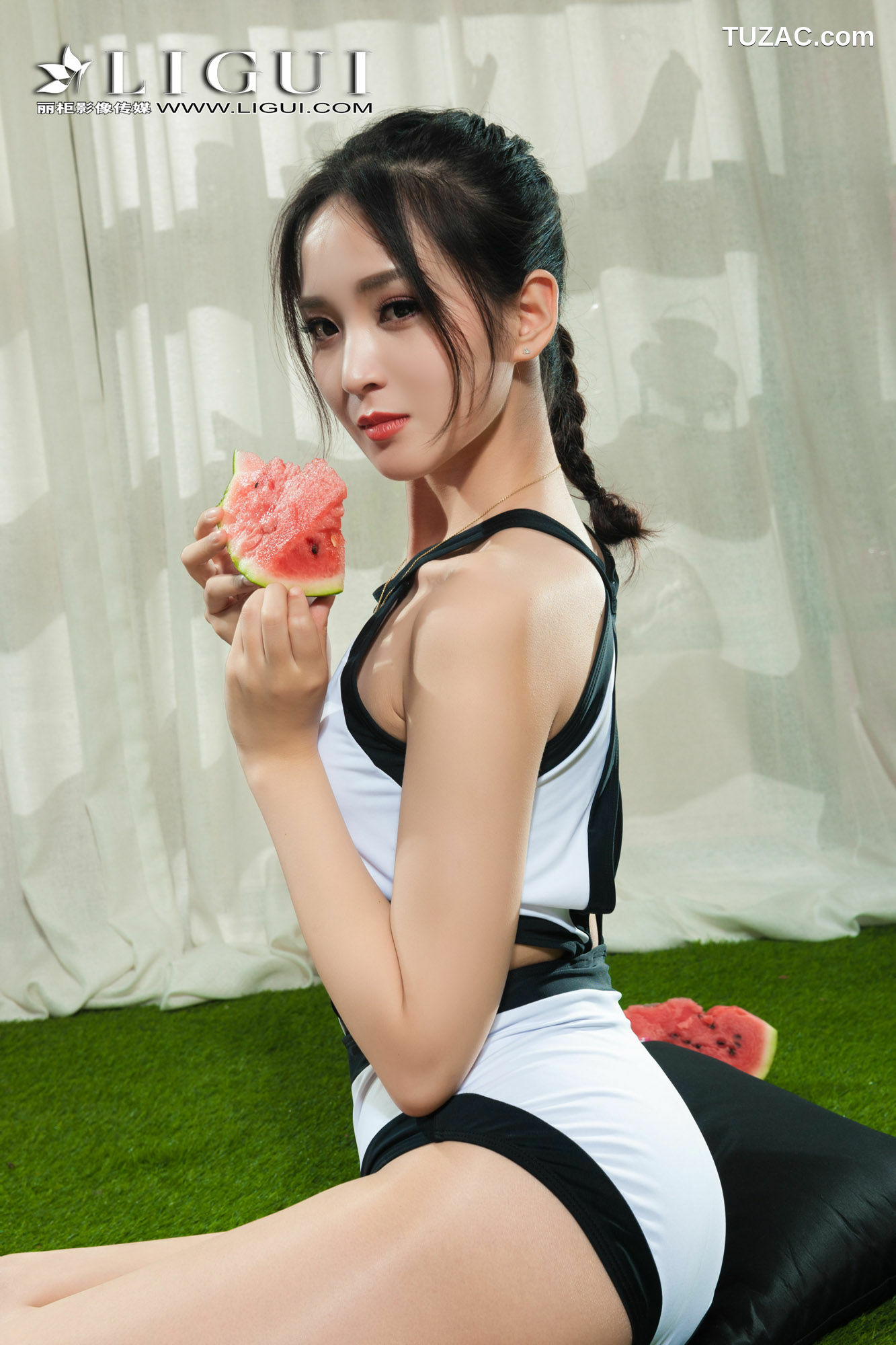 丽柜_腿模小戈《白丝西瓜少女》 网络丽人 写真集[61P]