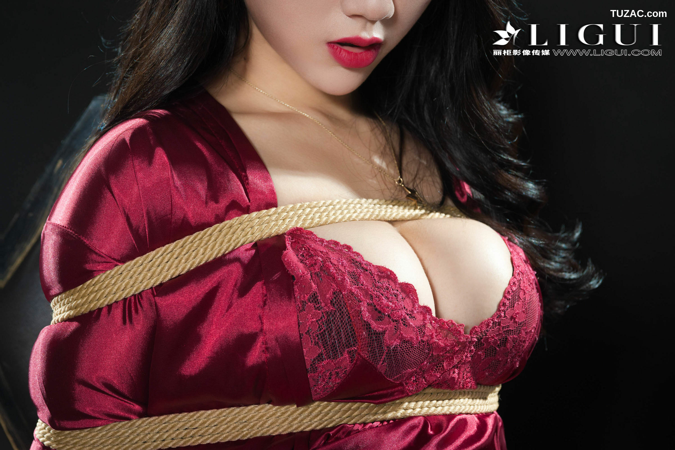 丽柜_腿模然然《优雅高贵睡衣丝足》 写真集[63P]