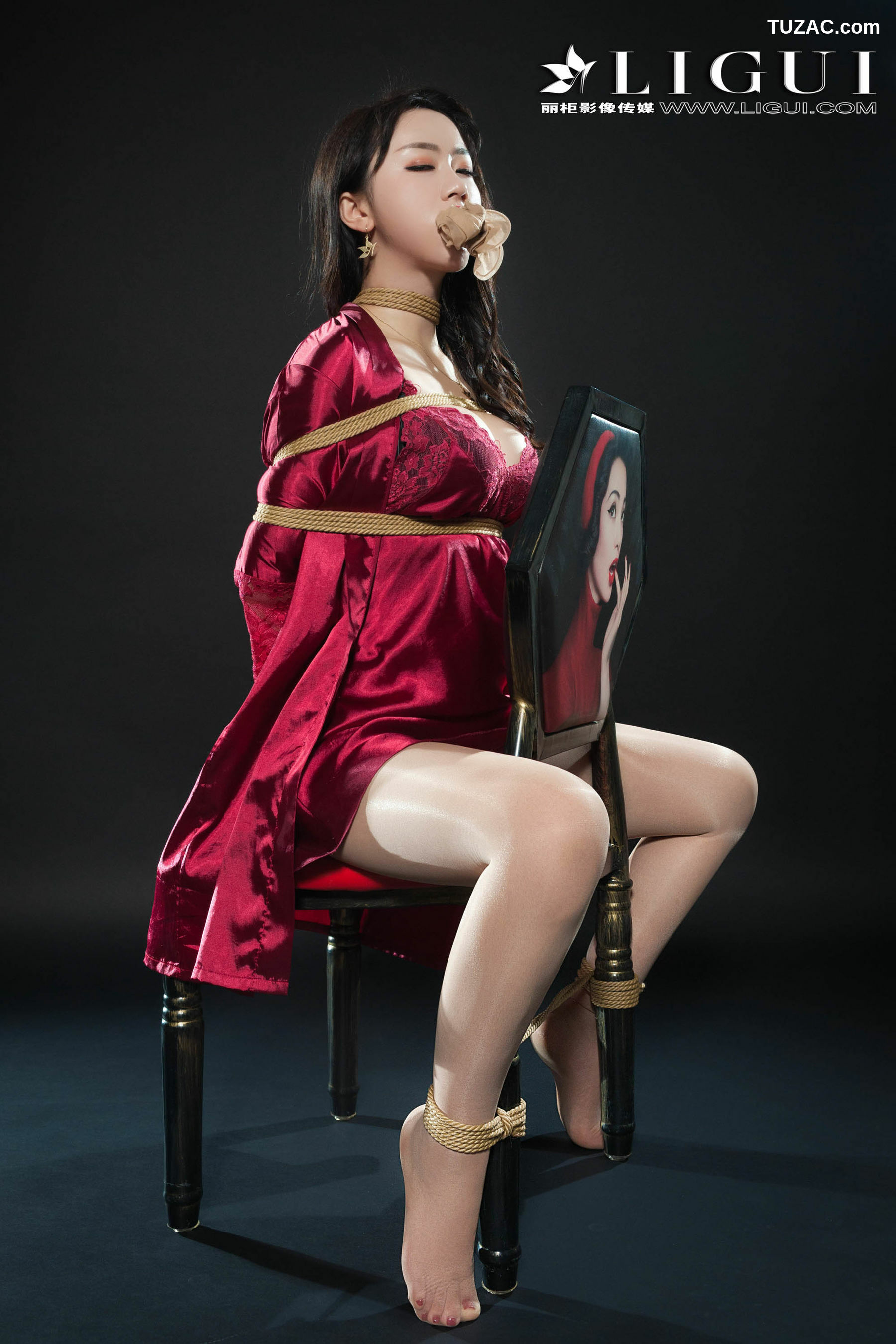丽柜_腿模然然《优雅高贵睡衣丝足》 写真集[63P]
