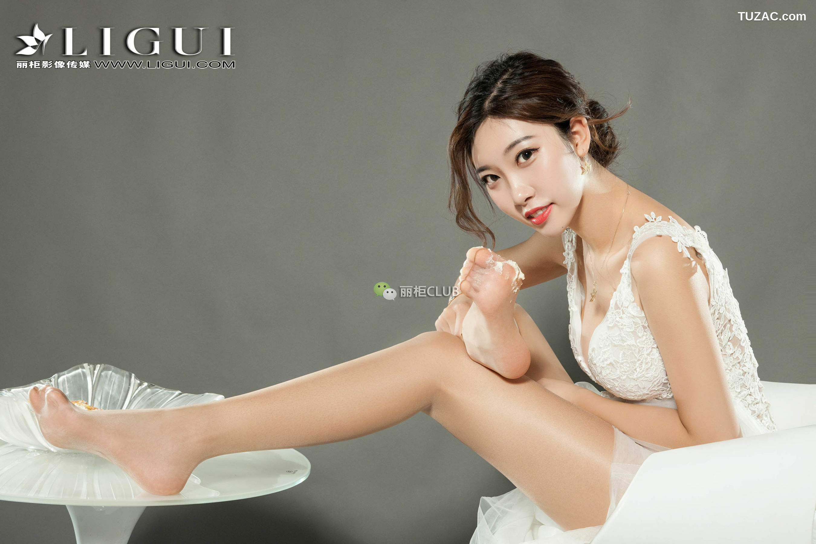 丽柜_腿模筱筱《披萨丝足》 写真集[70P]