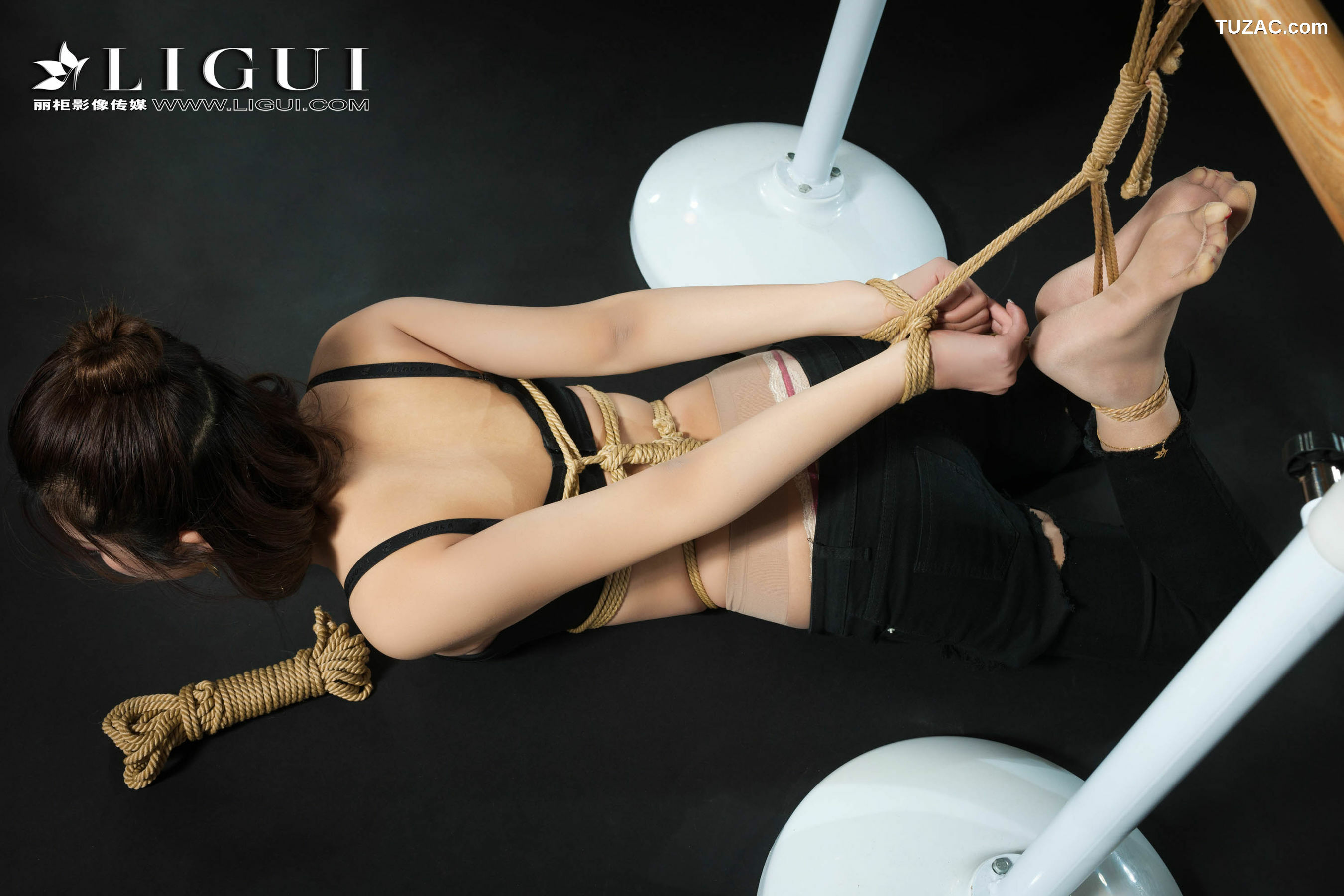丽柜_腿模筱筱《牛仔紧身裤+白衬衫+美束捆绑》 网络丽人 写真集[92P]