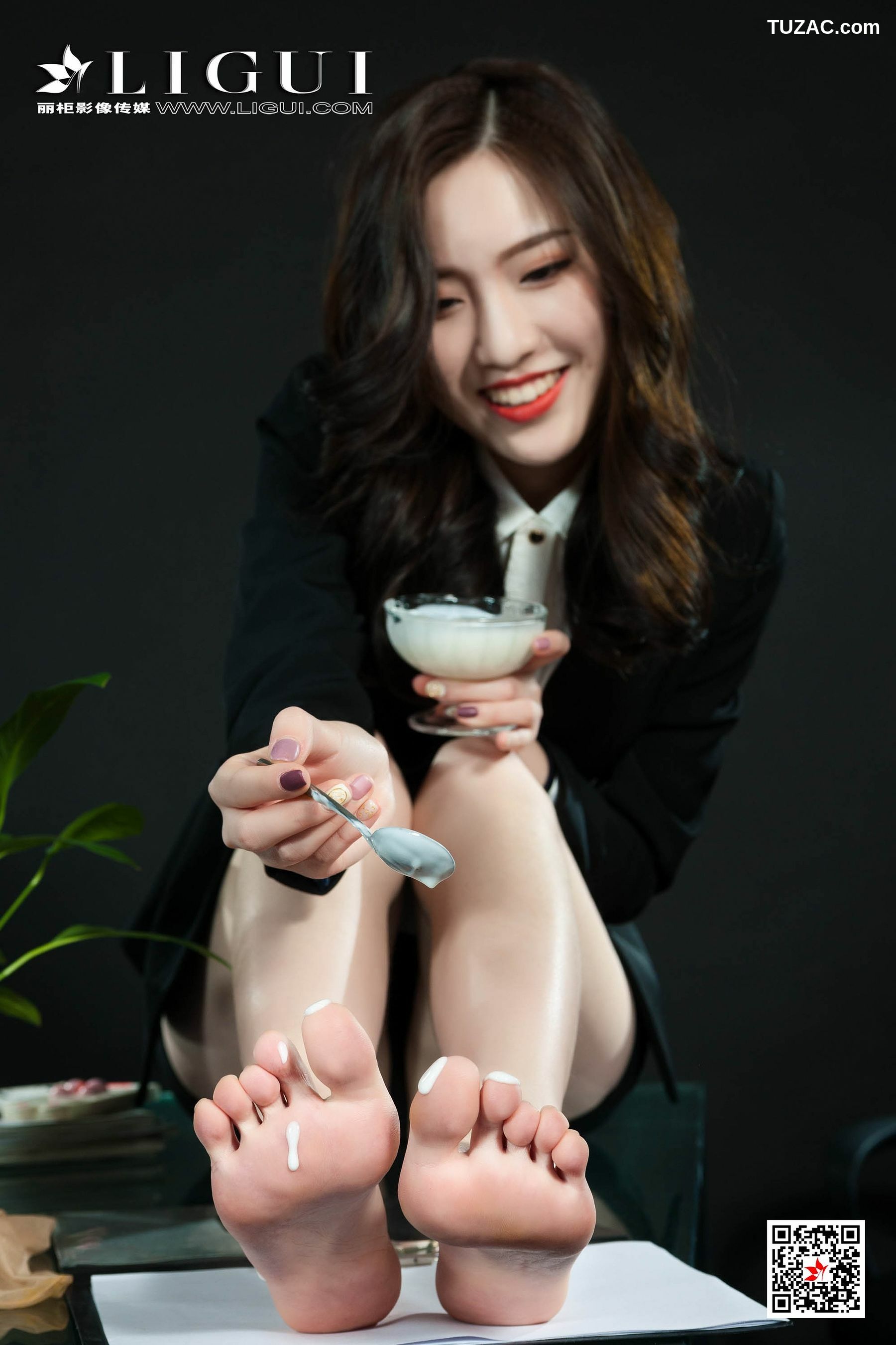 丽柜_腿模阳阳《OL水果丝足》 写真集[73P]