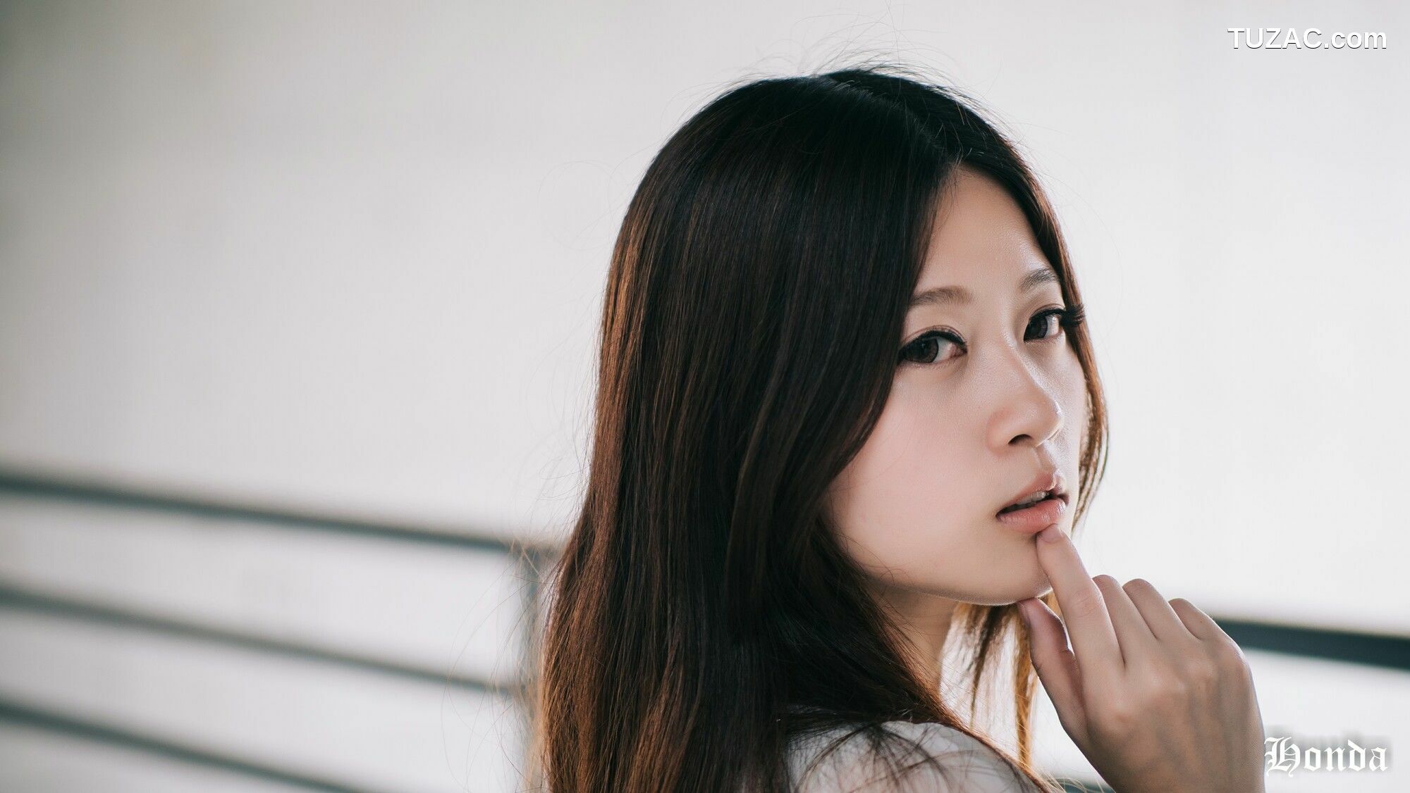 台湾正妹_ Becky OL服装三套 写真集[47P]