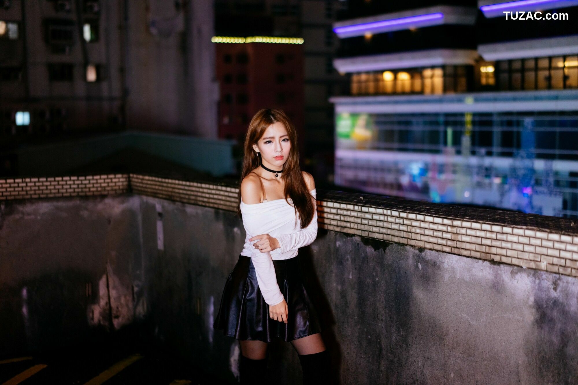 台湾正妹_ Dora周盈欣 街拍长靴黑丝皮裙 写真集[99P]