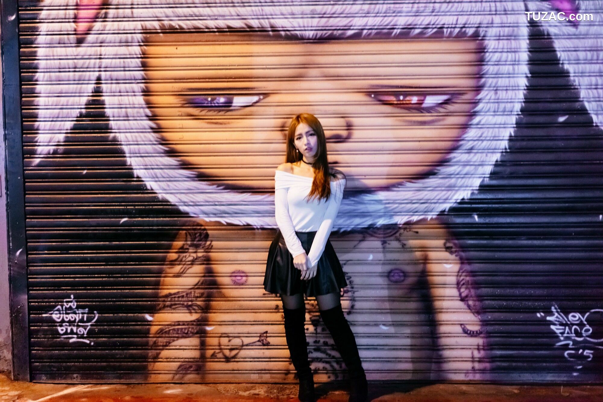 台湾正妹_ Dora周盈欣 街拍长靴黑丝皮裙 写真集[99P]