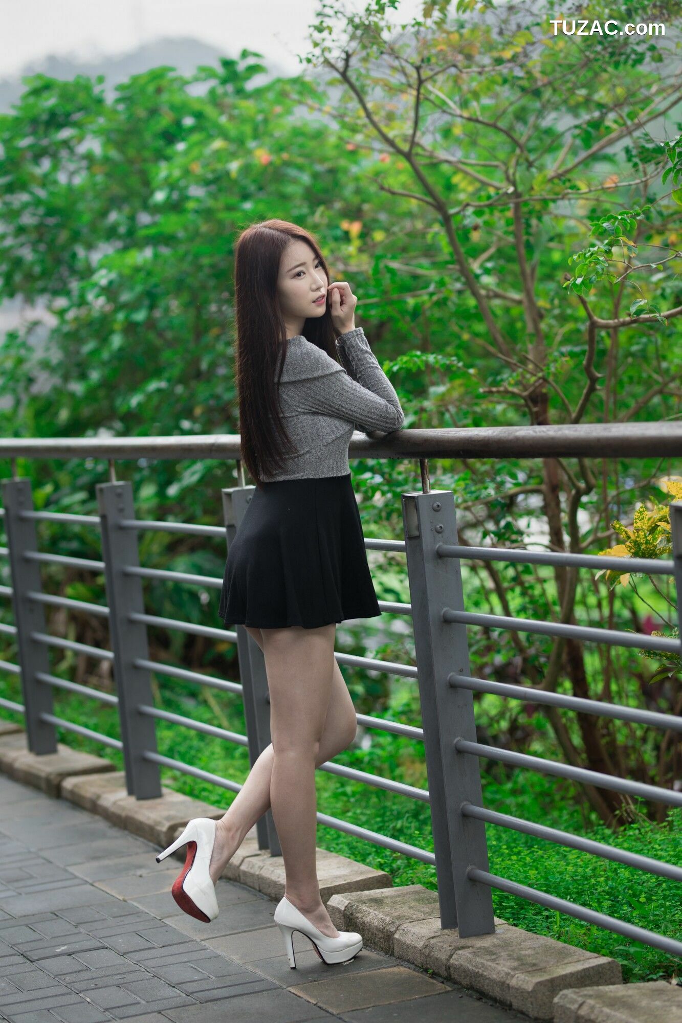 台湾正妹_ Lia杨思原《新店碧潭》 写真集[52P]