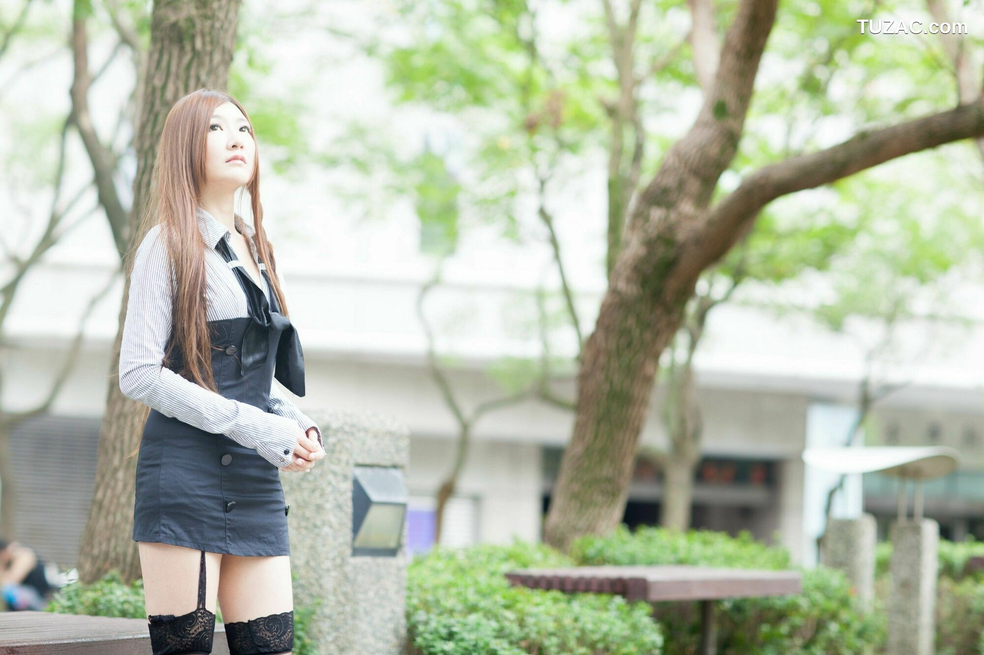 台湾正妹_ Michelle小羽/谢馥羽《信義區 短裙黑丝街拍》 写真集[50P]