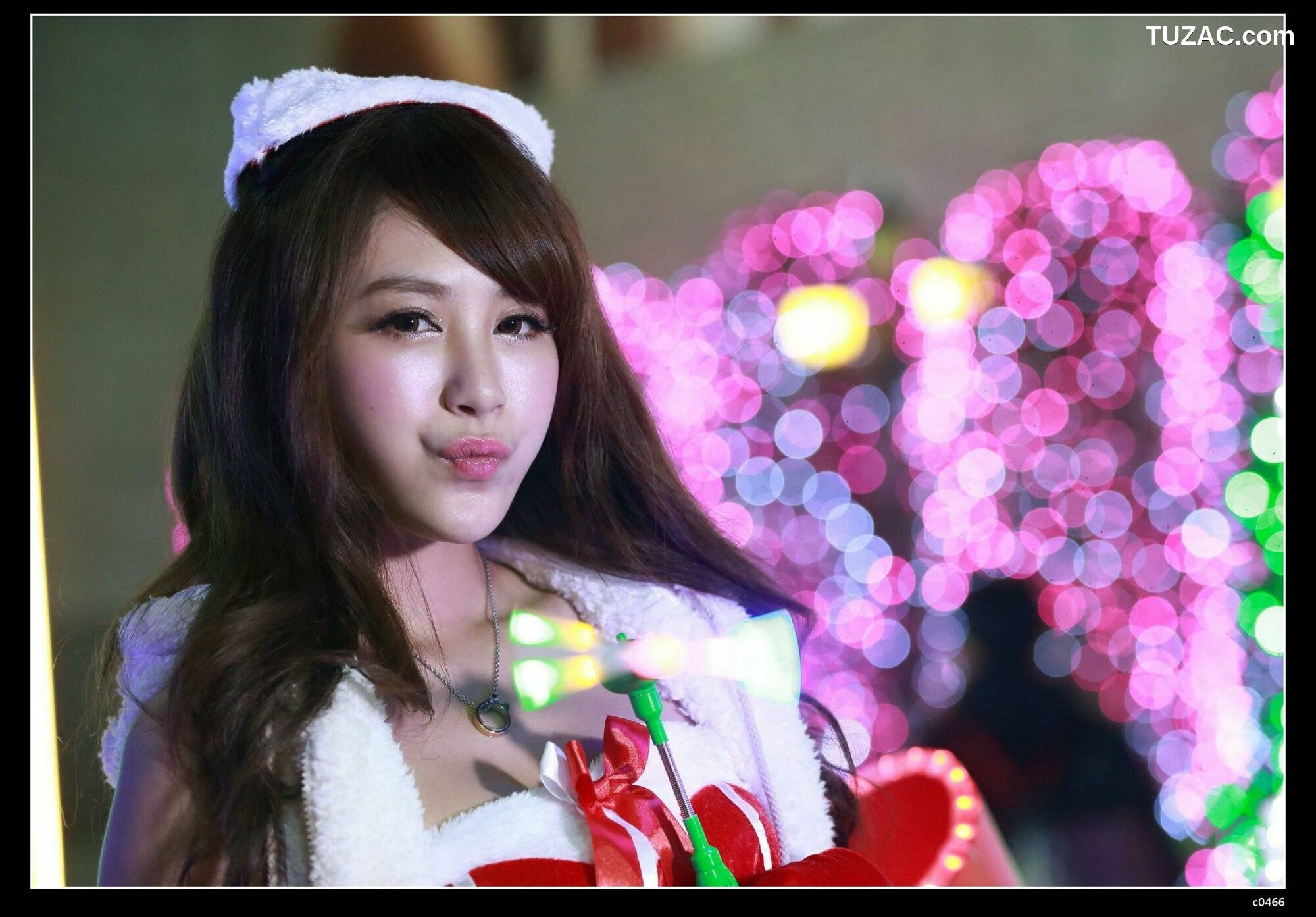 台湾正妹_ Miso夏晴 - 圣诞夜拍 写真集[114P]