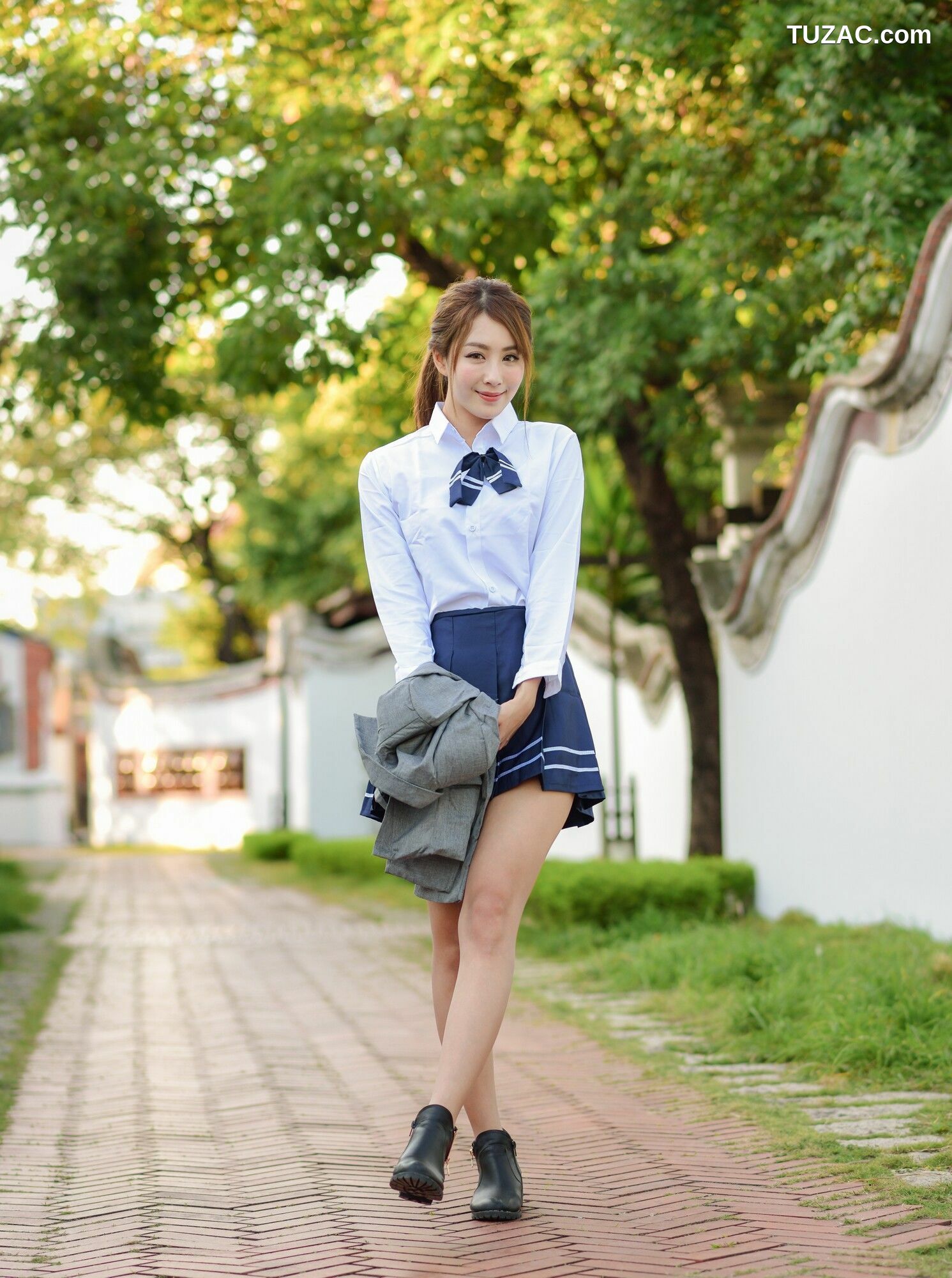 台湾正妹_ Miso夏晴《古典旗袍+清新校服》 写真集[64P]