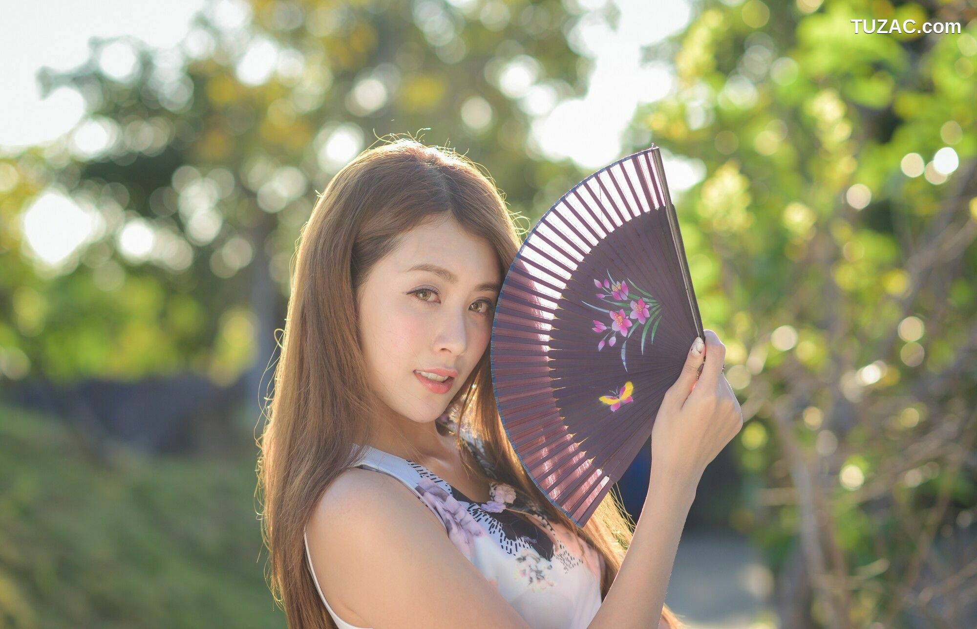 台湾正妹_ Miso夏晴《古典旗袍+清新校服》 写真集[64P]