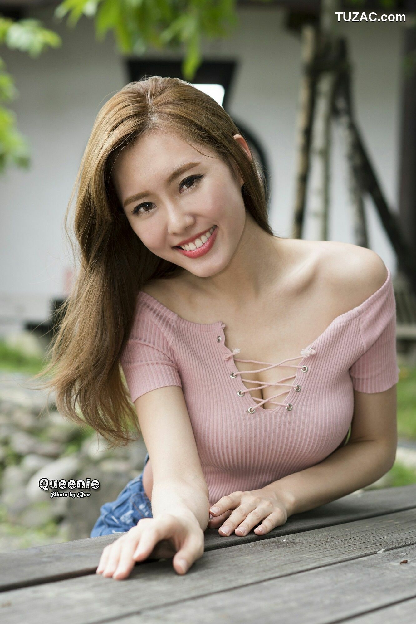 台湾正妹_ Queenie/Q尼 - 热裤美腿街拍 写真集[99P]