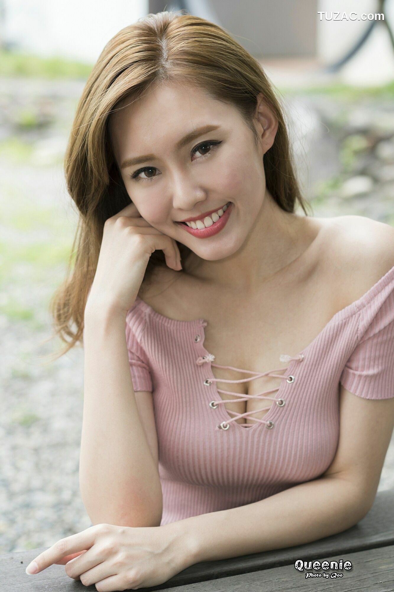台湾正妹_ Queenie/Q尼 - 热裤美腿街拍 写真集[99P]